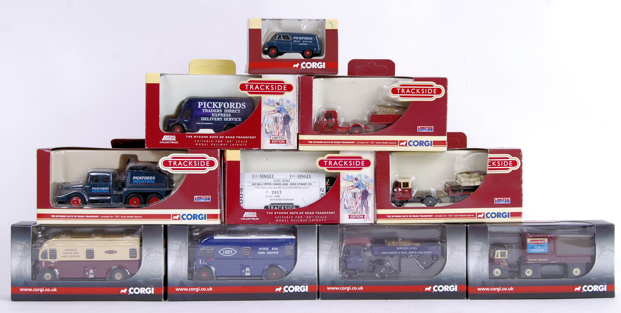 CORGI TRACKSIDE: A collection of 10x Corgi Trackside boxed diecast 00 gauge 1:76 scale models.