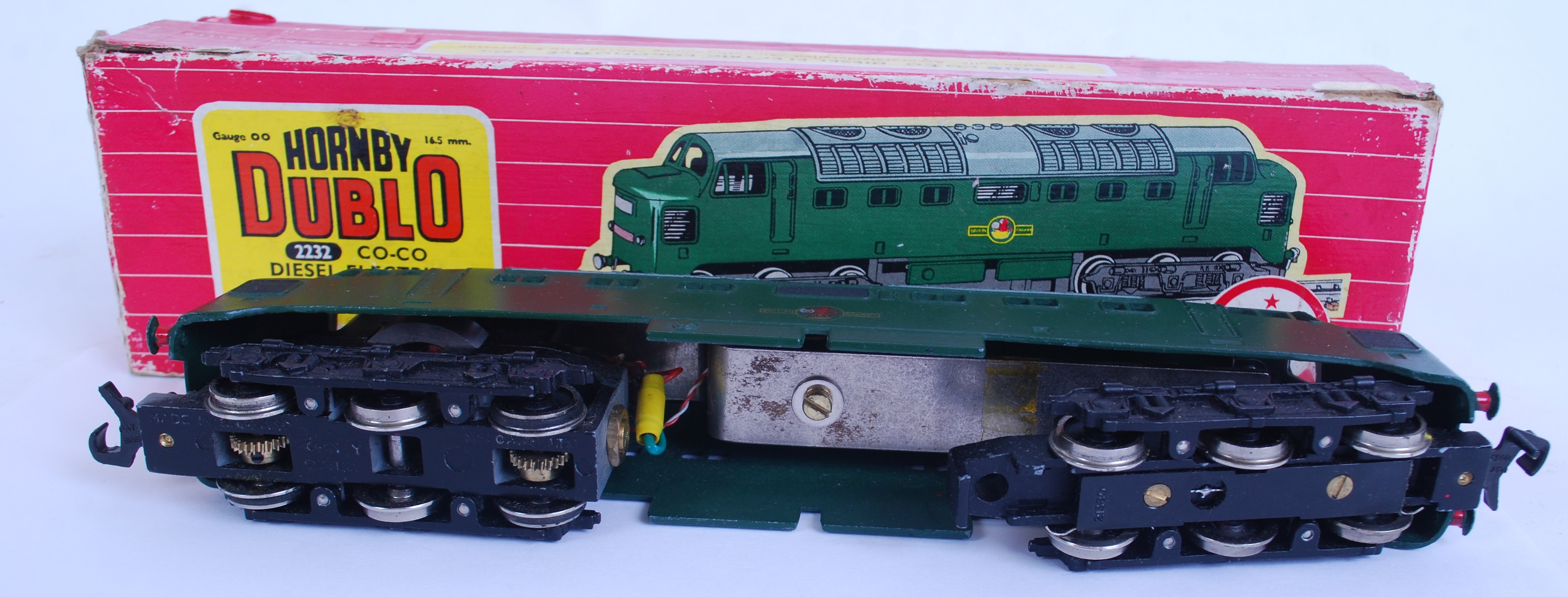 HORNBY DUBLO: An original vintage Hornby Dublo 00 gauge 2232 Co-Co Diesel Electric Locomotive. - Image 3 of 5