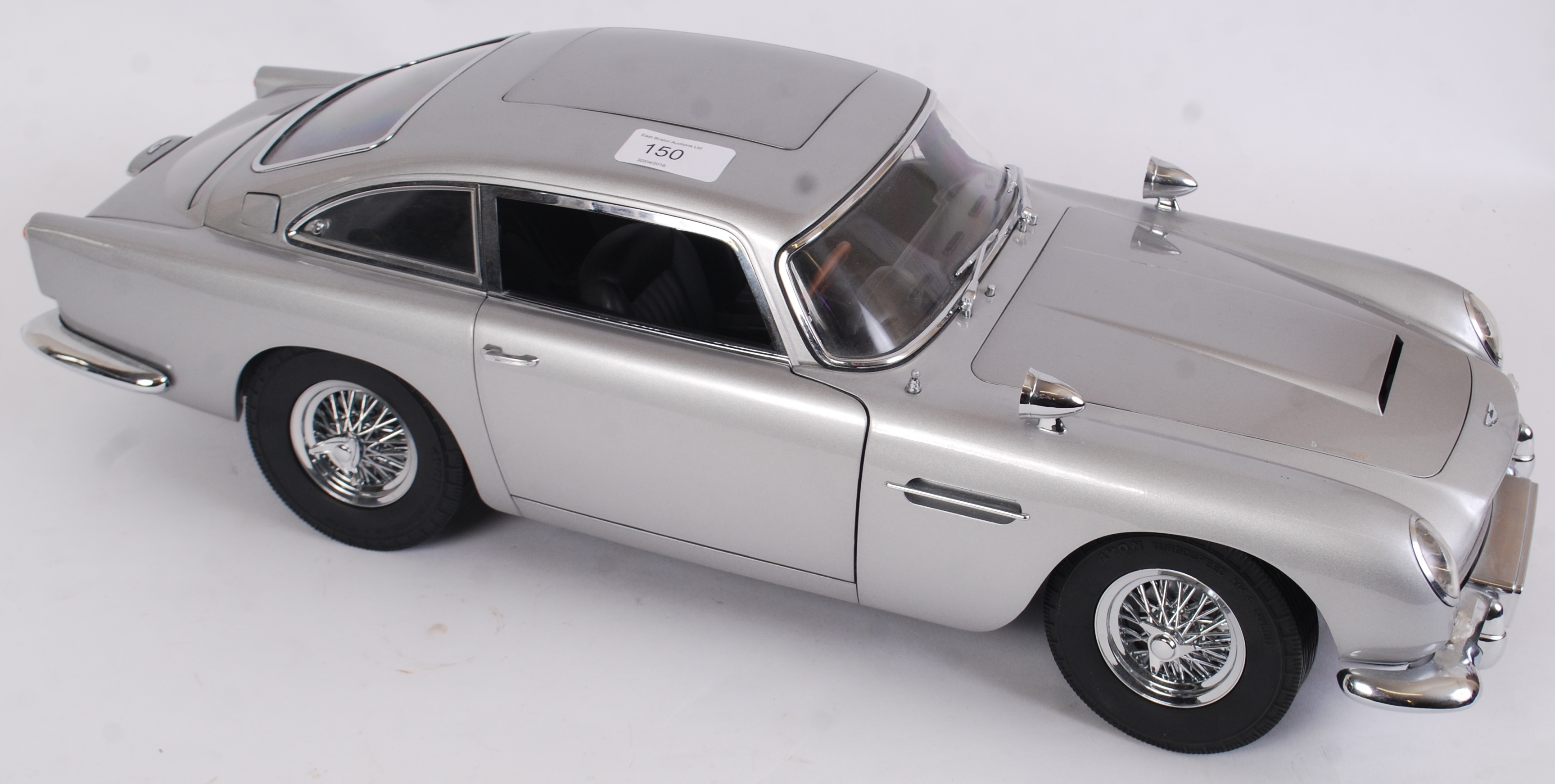 JAMES BOND 1:8 SCALE ASTON MARTIN; - Image 5 of 11