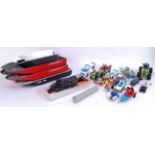 LEGO: A collection of assorted loose Lego to include assorted made models / loose models,