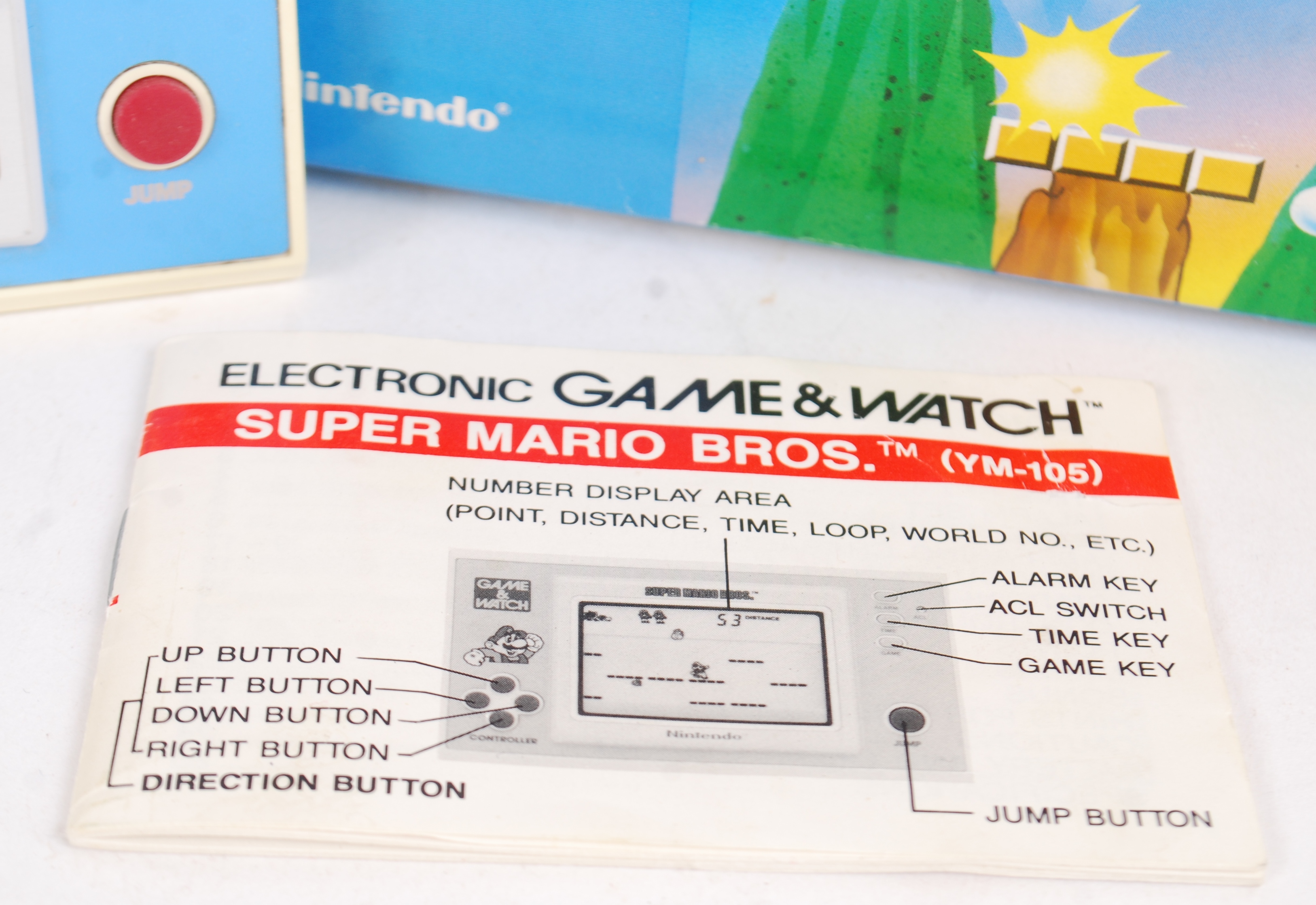 NINTENDO GAME & WATCH; An original vintage Nintendo Game & Watch Super Mario Brothers pocket game. - Image 3 of 7