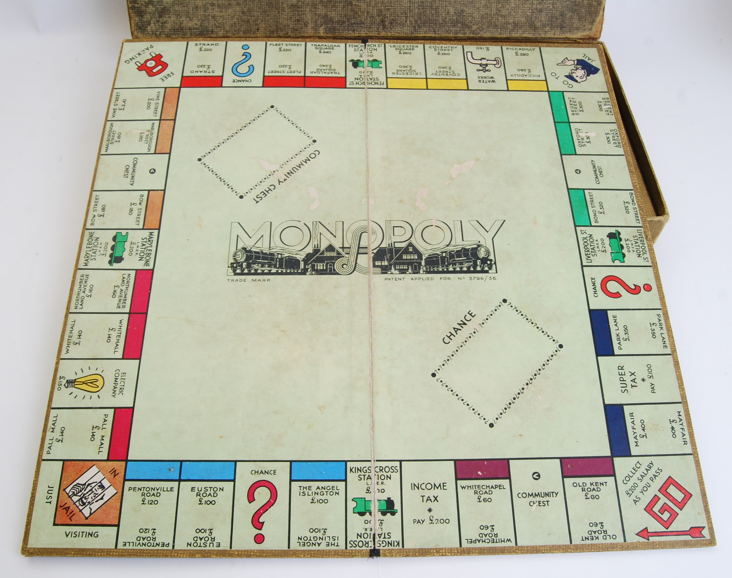 1936 DELUXE MONOPOLY: An original vintage rare 1936 ' Deluxe ' Edition Monopoly game. - Image 5 of 5