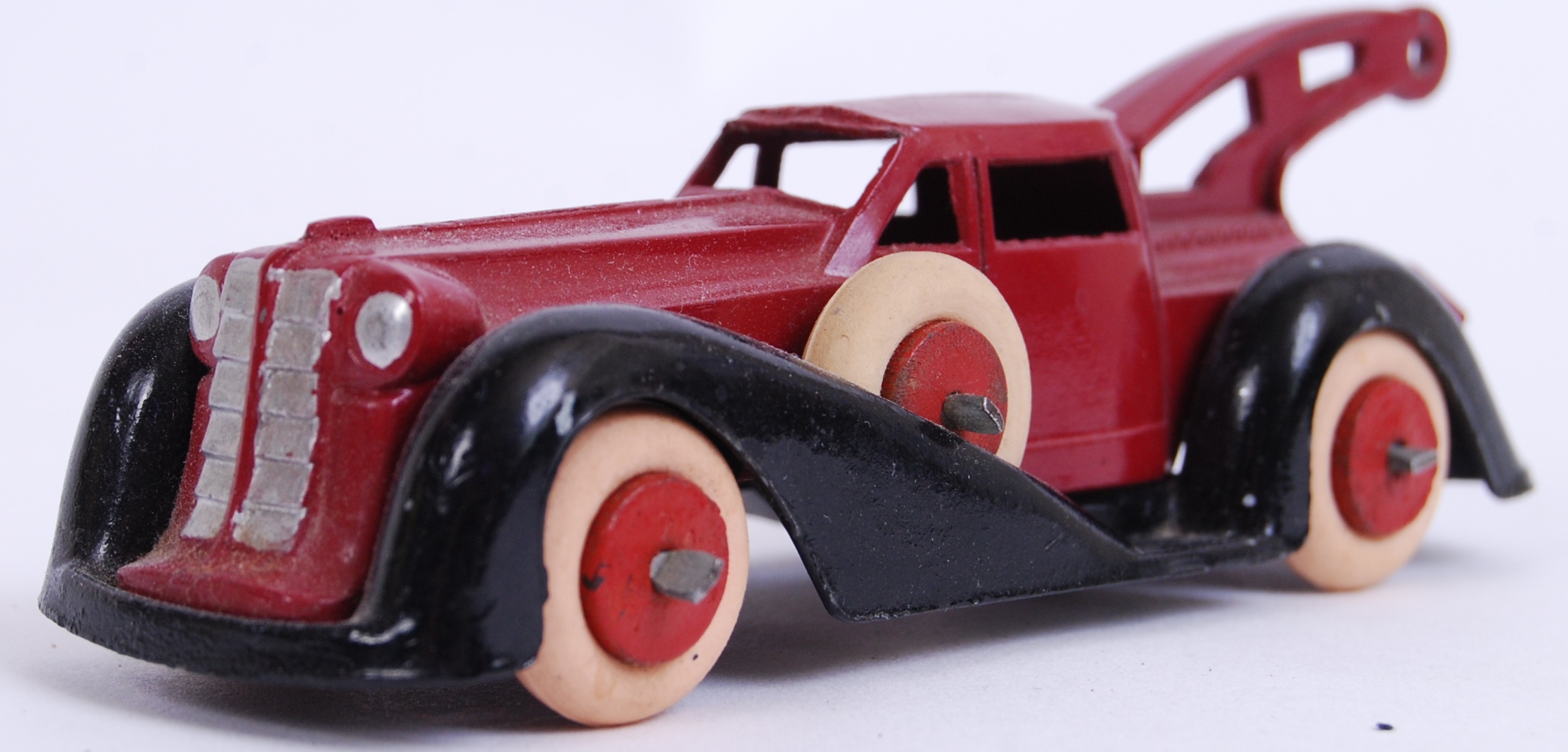 MANOIL: An original vintage Manoil Of NY American made diecast model car / truck.