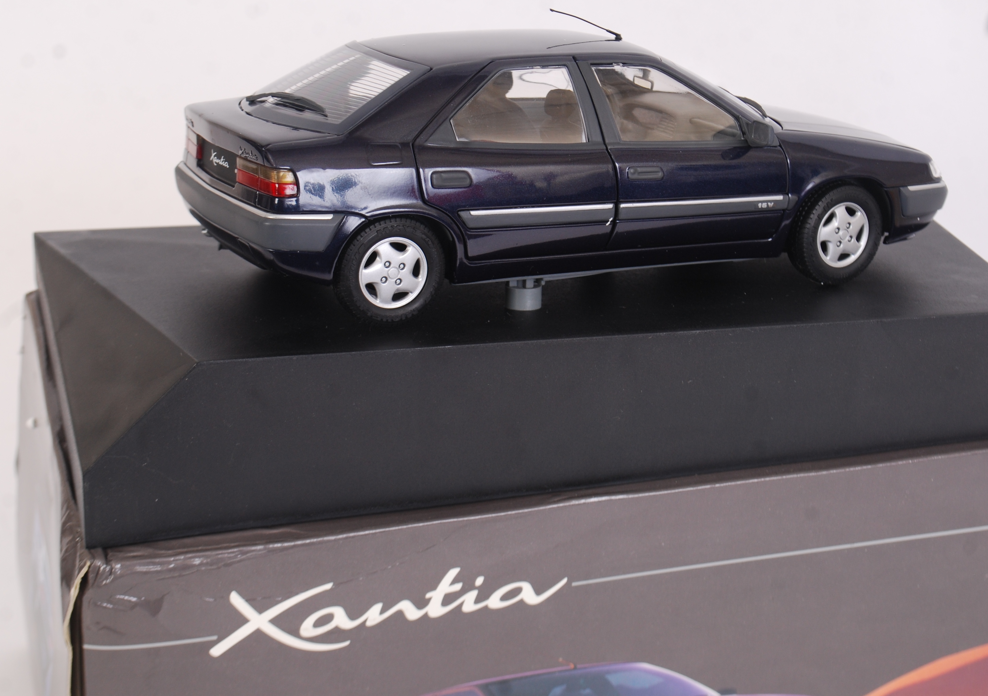 1:18 DIECAST: An original Citroen Xantia 1:18 SEGEM diecast model car. - Image 3 of 3