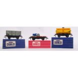 HORNBY DUBLO: A collection of 3x Hornby Dublo 00 gauge boxed railway trainset wagons - to include