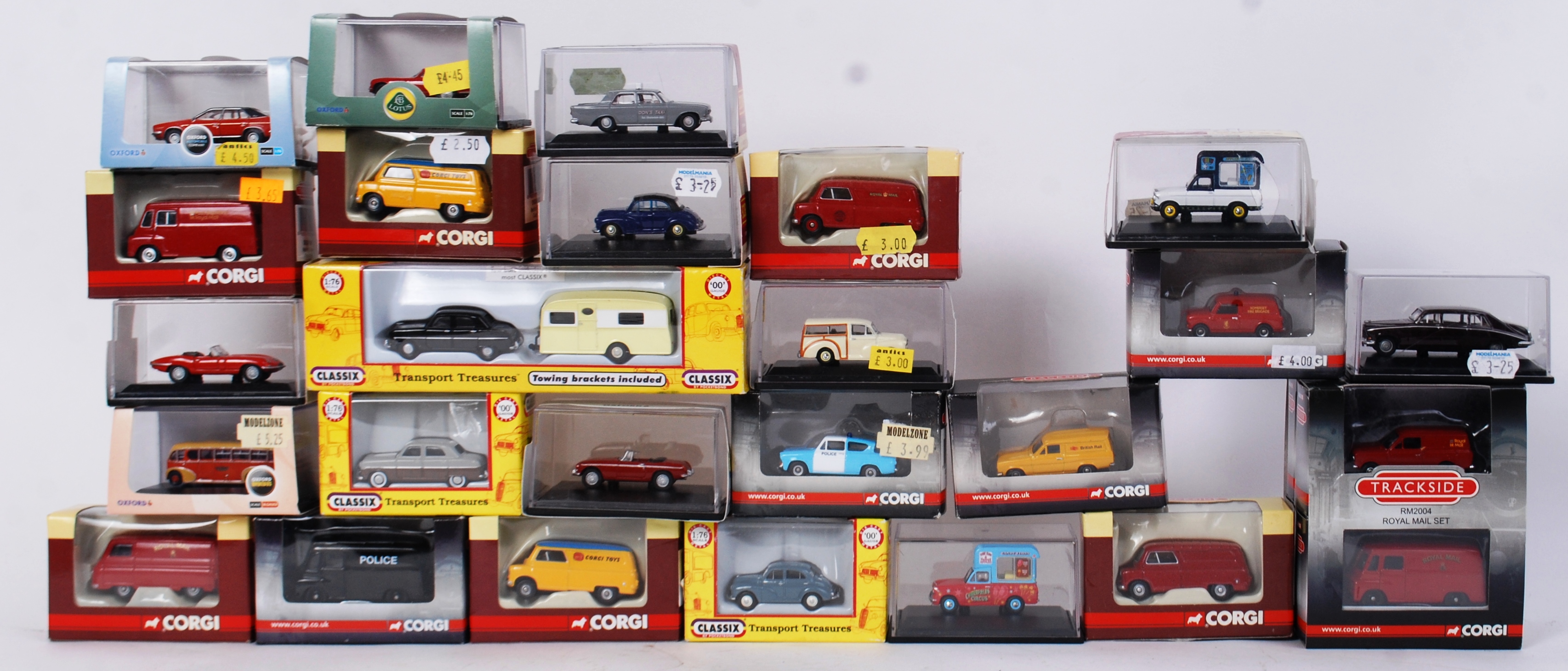 1:76 SCALE: A collection of approx 30x 1:76 scale diecast model cars. All within the original boxes.