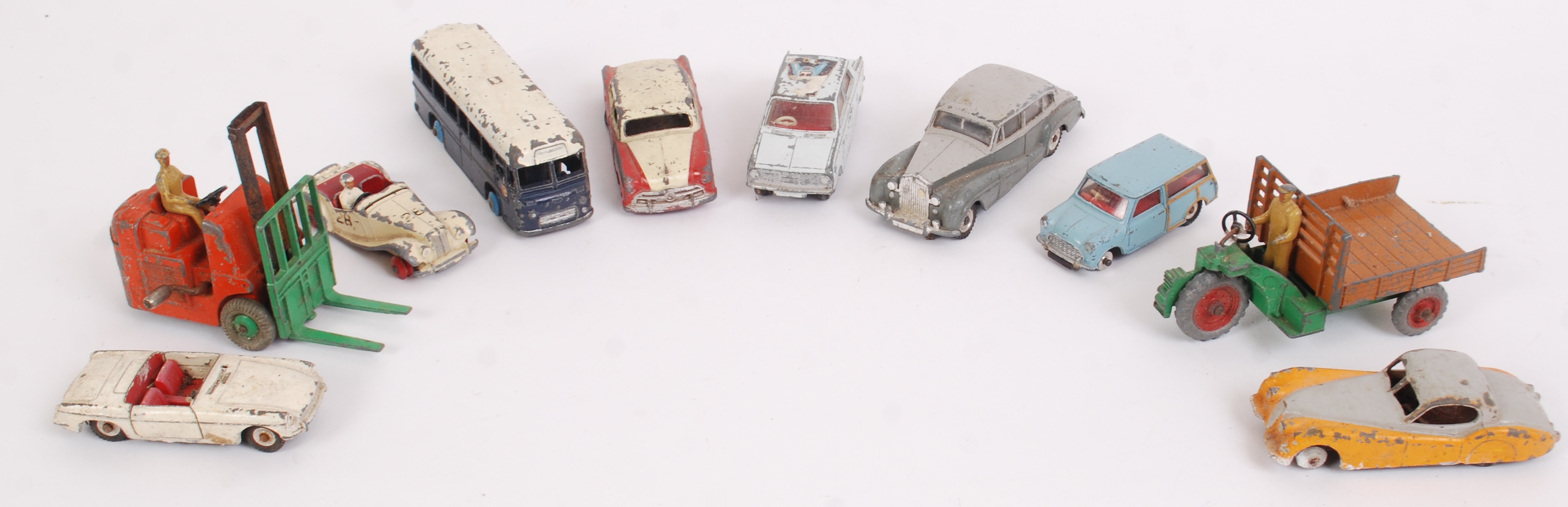DINKY: A collection of 10x assorted vintage loose Dinky diecast model cars and vehicles to include;