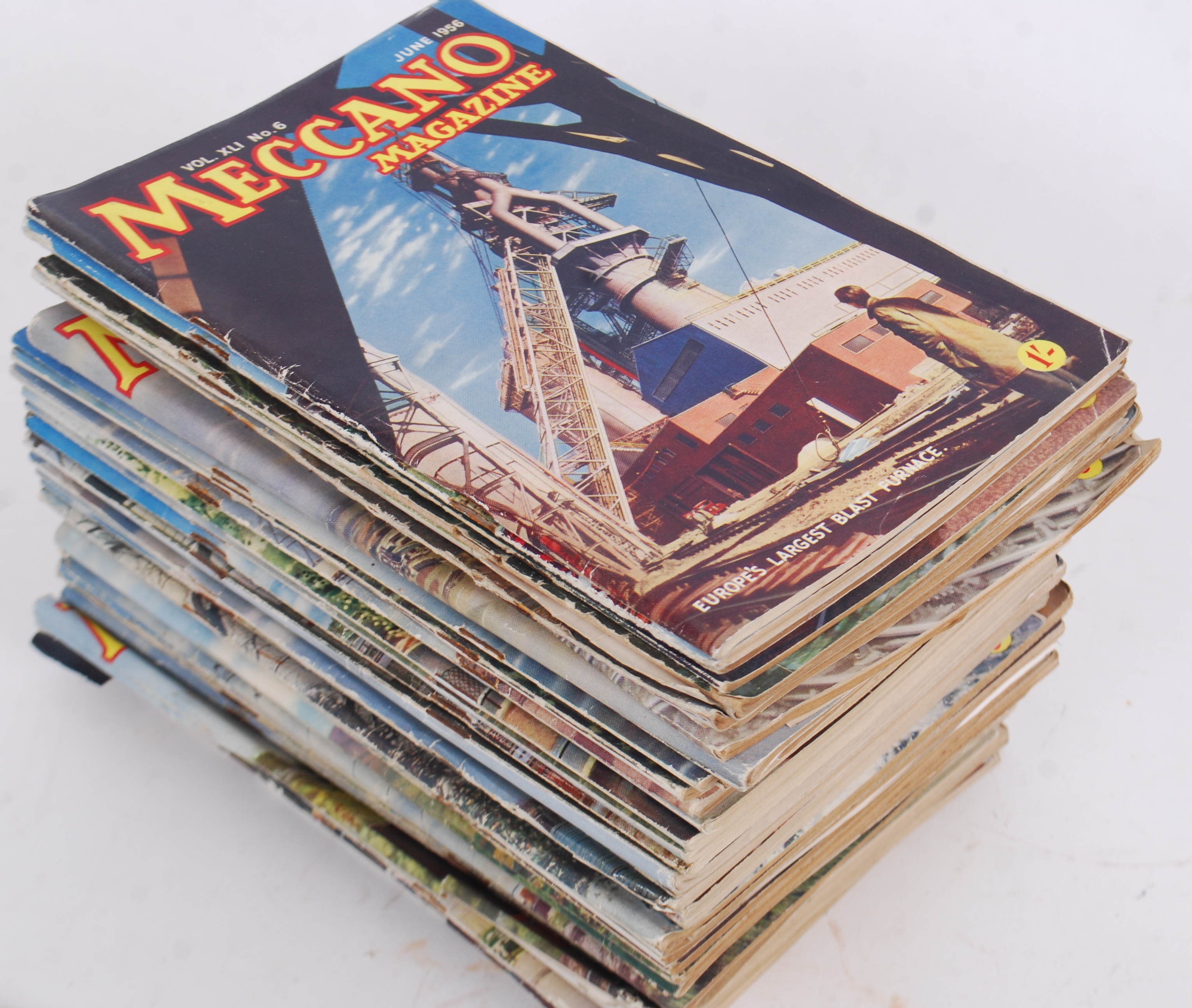 MECCANO MAGAZINES: A charming selection of 1947 - 1957 Meccano Magazines. - Image 2 of 3