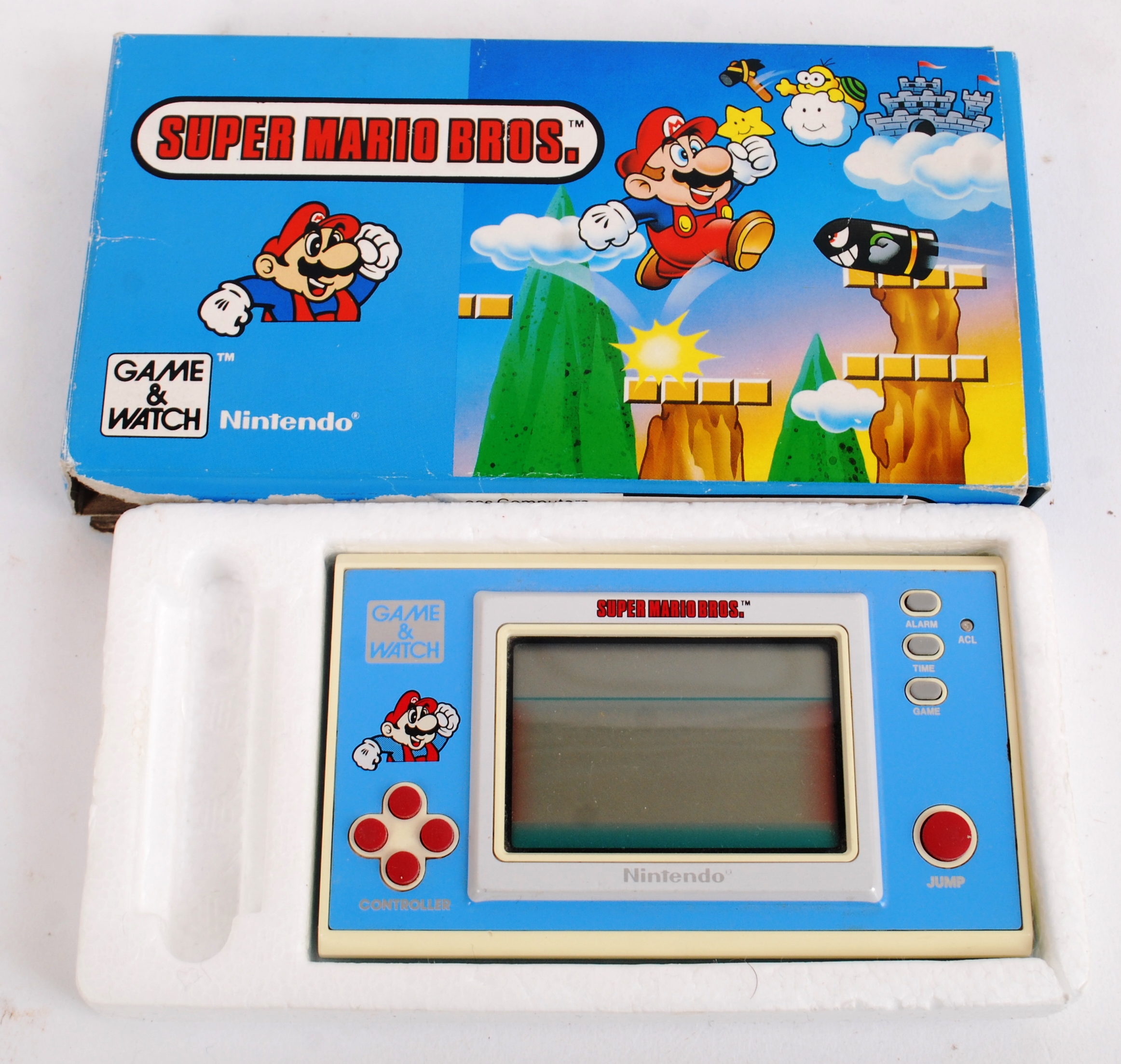 NINTENDO GAME & WATCH; An original vintage Nintendo Game & Watch Super Mario Brothers pocket game. - Image 7 of 7