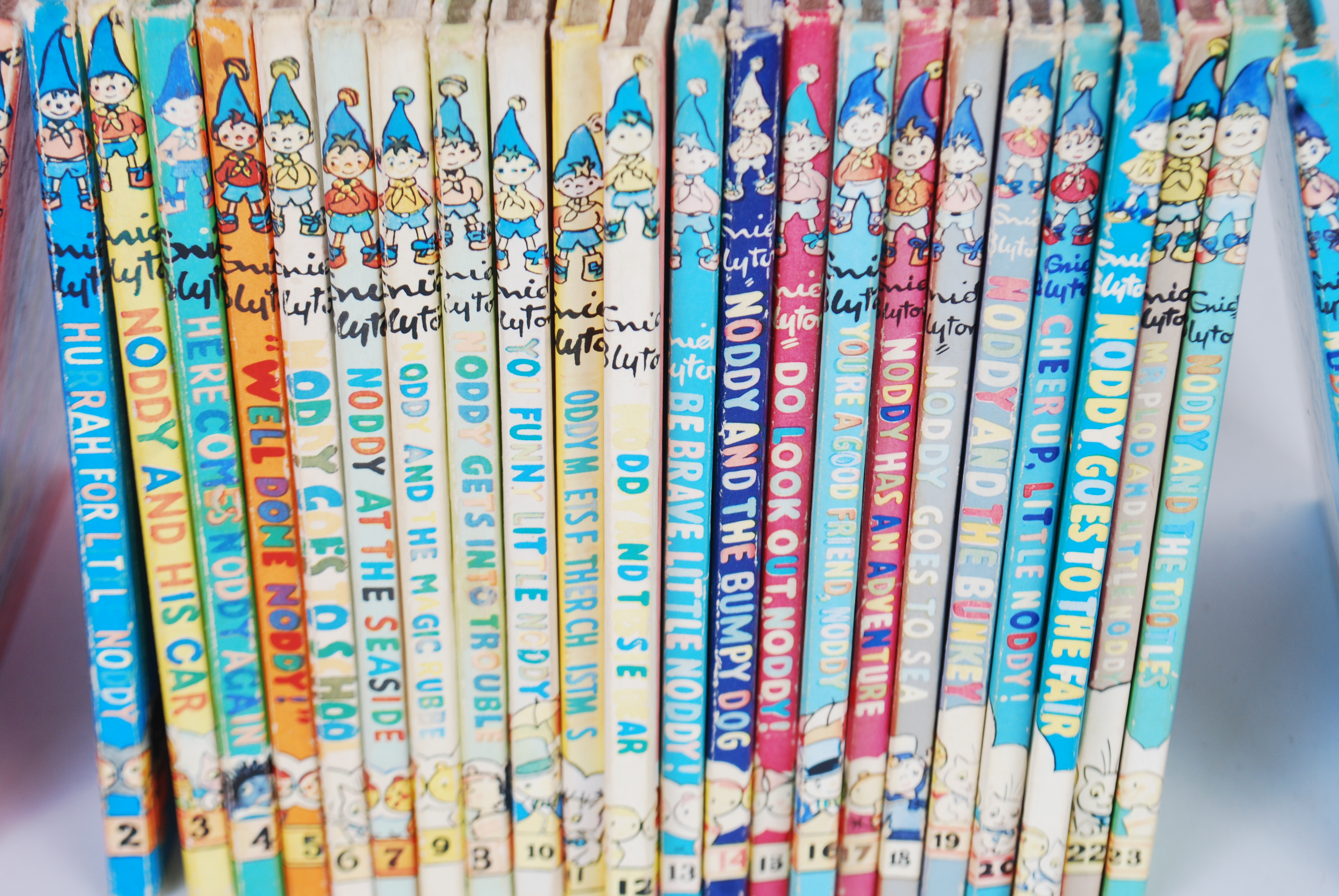 ENID BLYTON: A complete set / run of 1-24 Enid Blyton Noddy books. - Image 2 of 4