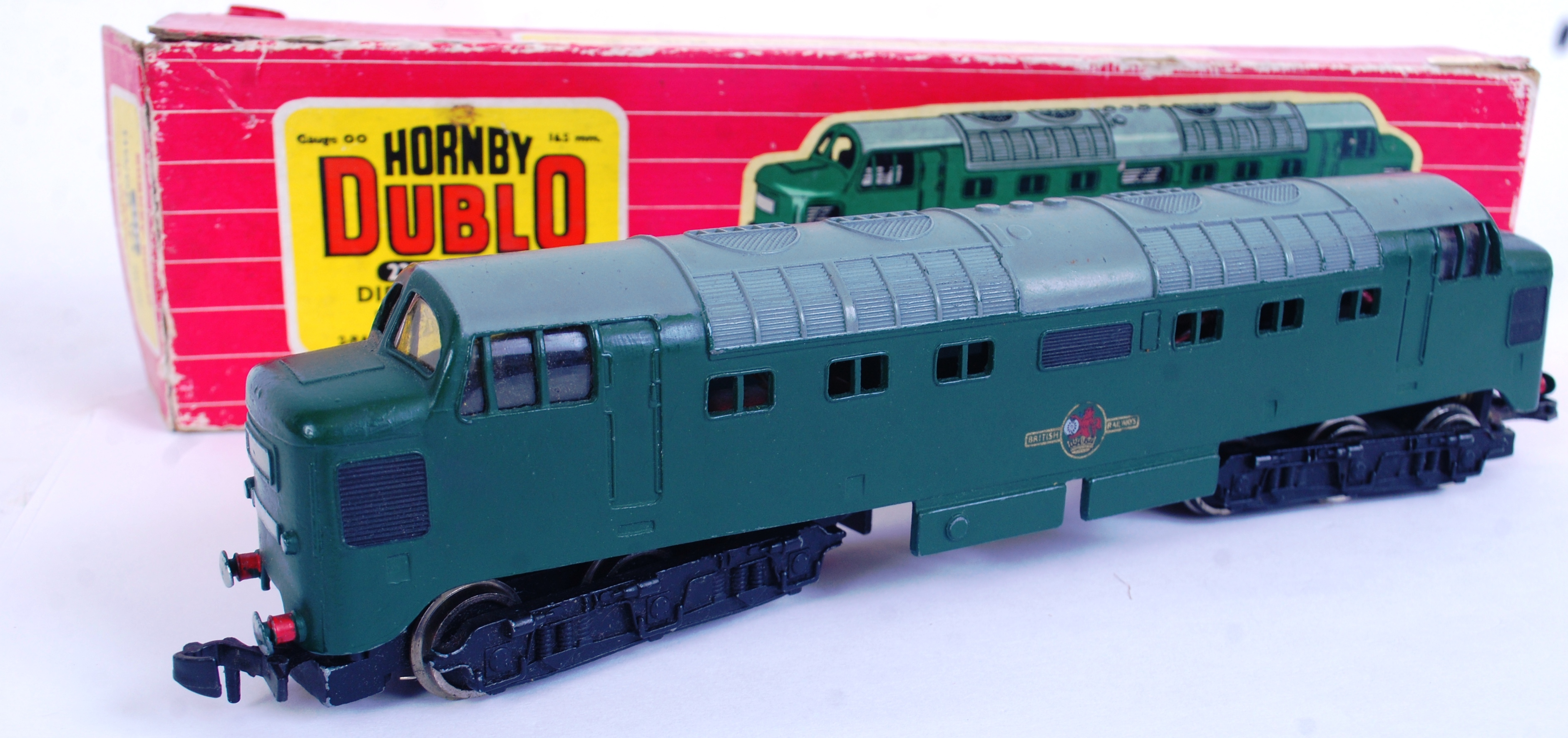 HORNBY DUBLO: An original vintage Hornby Dublo 00 gauge 2232 Co-Co Diesel Electric Locomotive. - Image 4 of 5