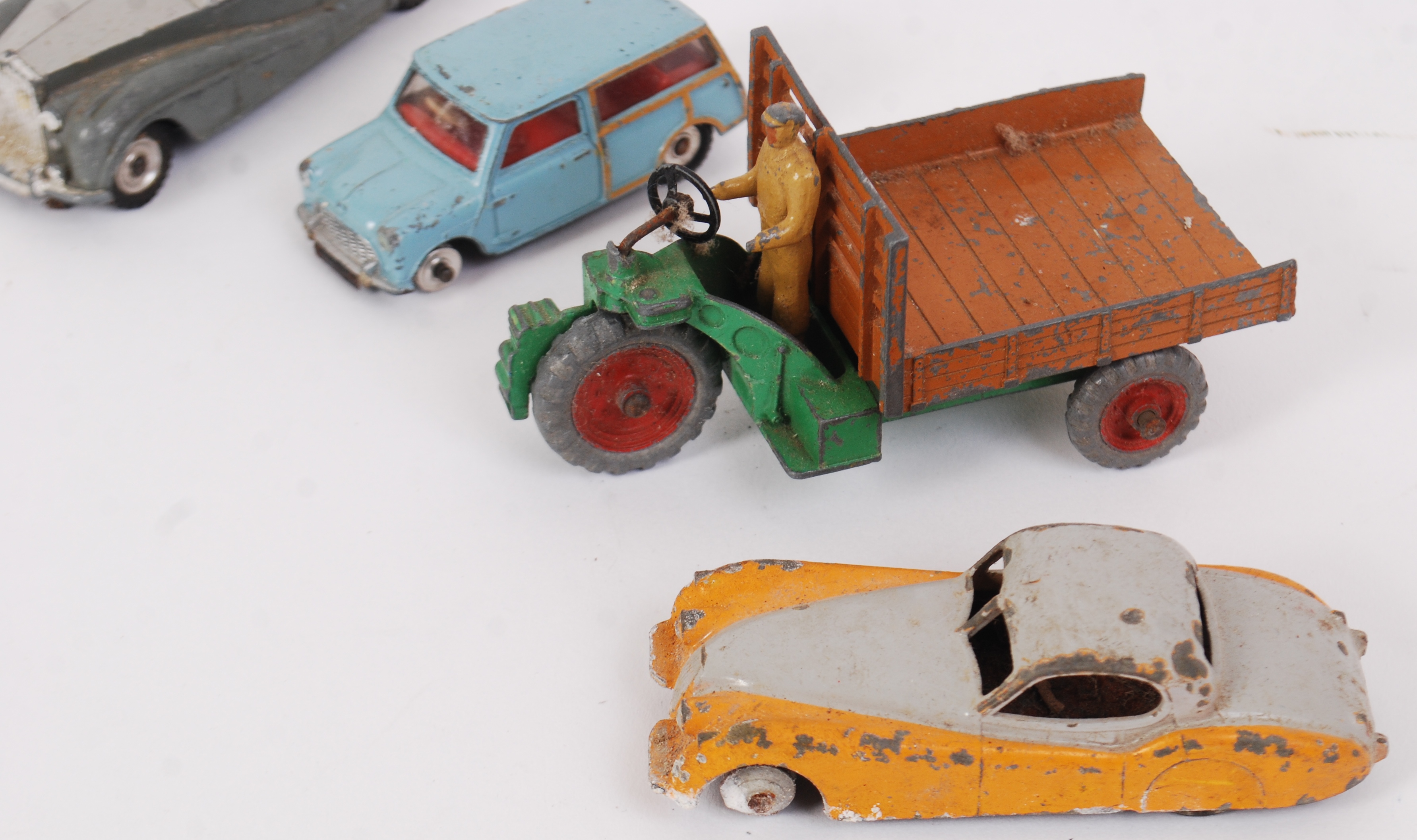 DINKY: A collection of 10x assorted vintage loose Dinky diecast model cars and vehicles to include; - Image 5 of 5