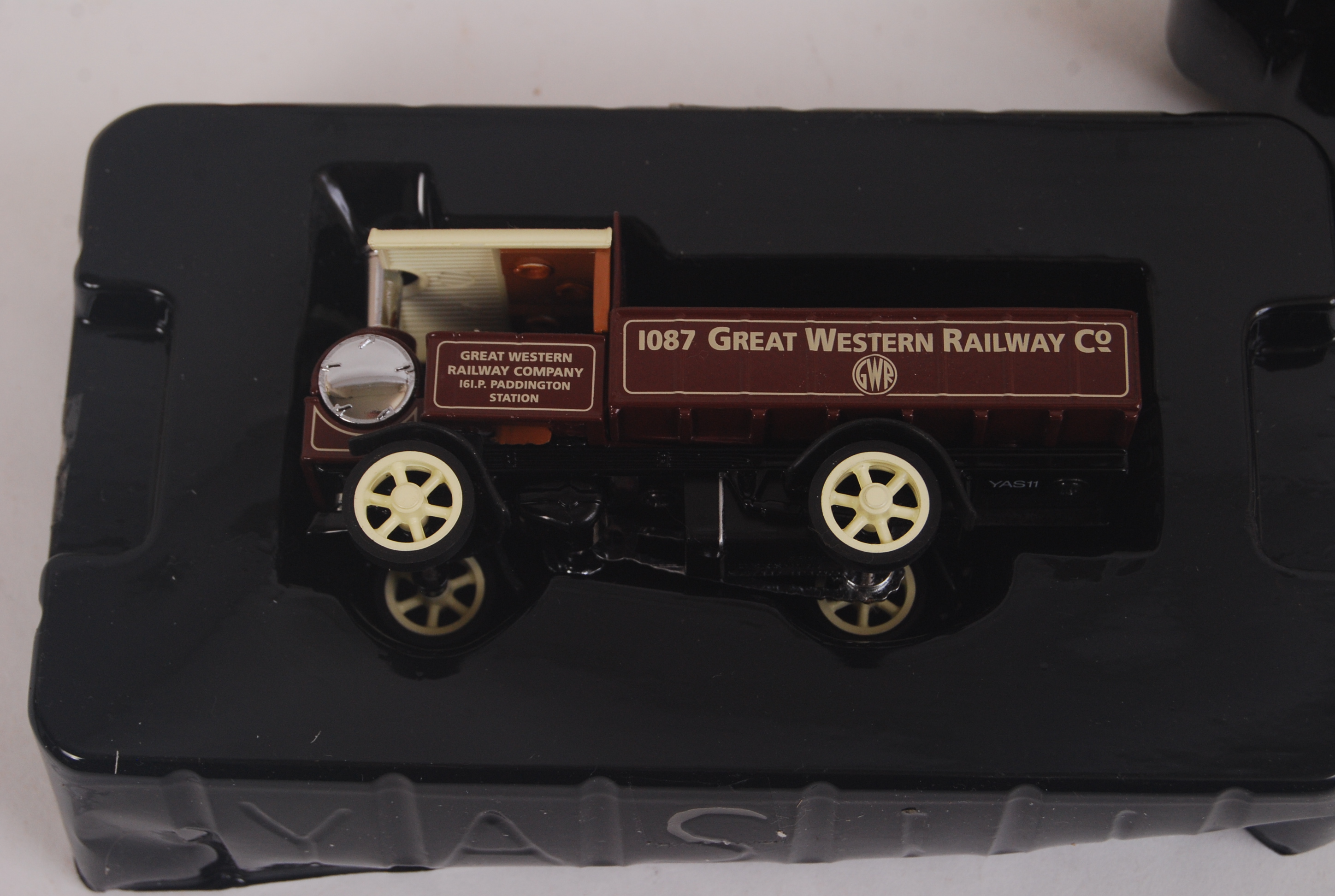 MATCHBOX COLLECTIBLES: A collection of 8x Matchbox Collectibles boxed diecast models. - Image 3 of 3