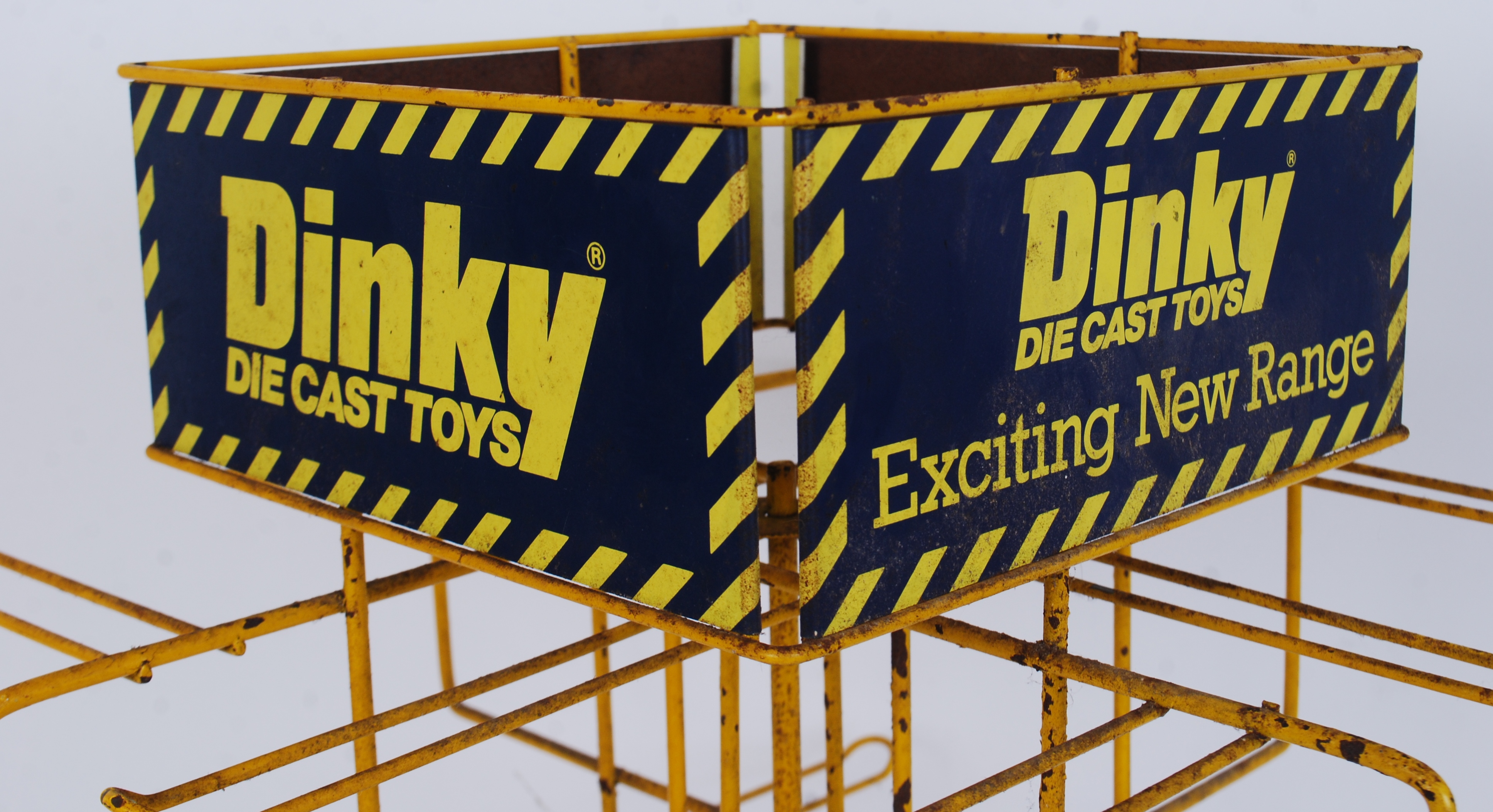 DINKY SHOP DISPLAY: An original vintage 1980's Dinky Toys rotating metal shop display hanger. - Image 2 of 4