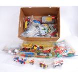 LEGO: A box of assorted loose vintage and later Lego. Approx 3-4kg in total.