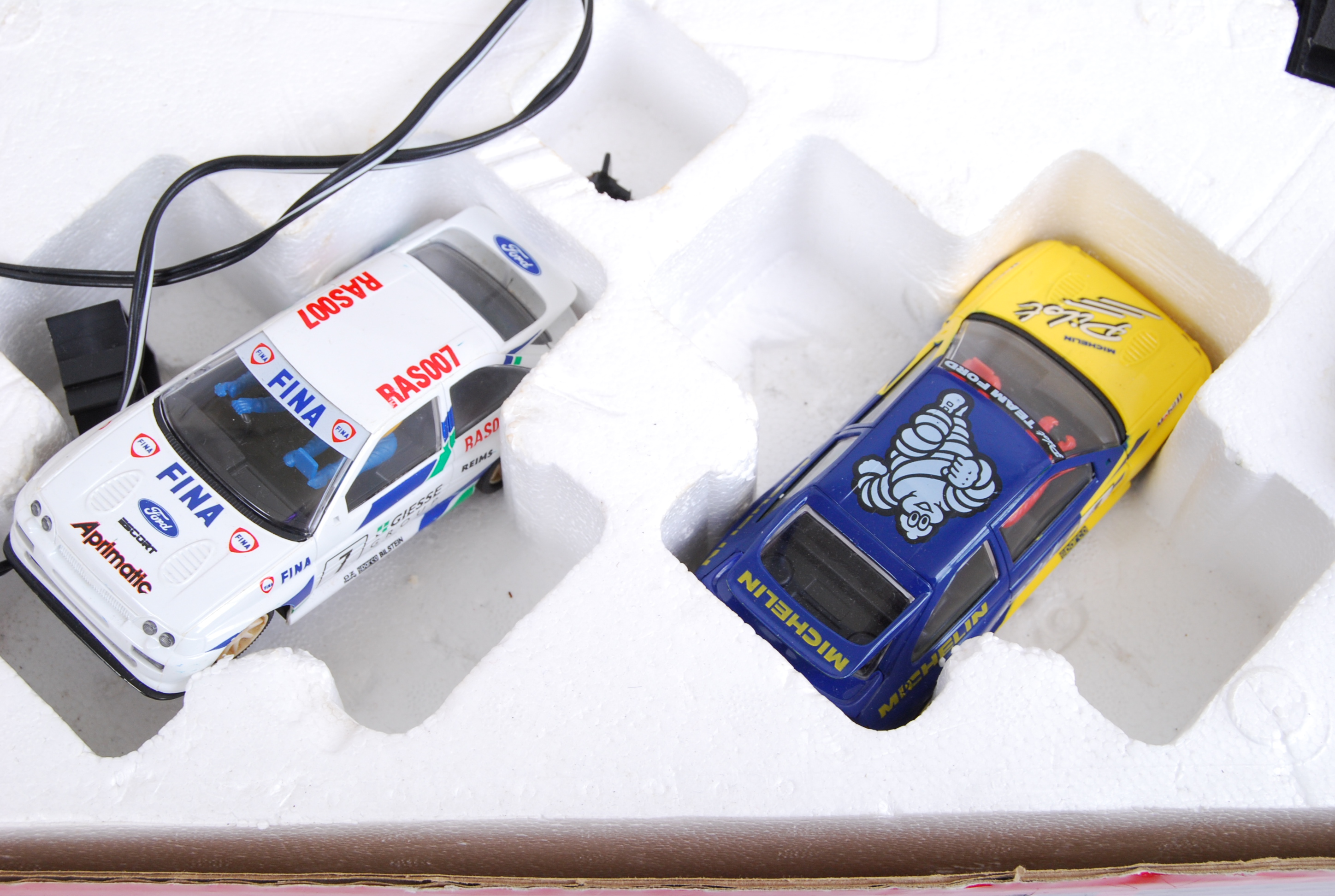 SCALEXTRIC: A Scalextric racing set ' Escort Rally ' appears complete with both cars, controllers, - Image 3 of 3