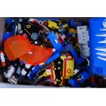LEGO: A box of assorted VINTAGE Lego (all vintage,