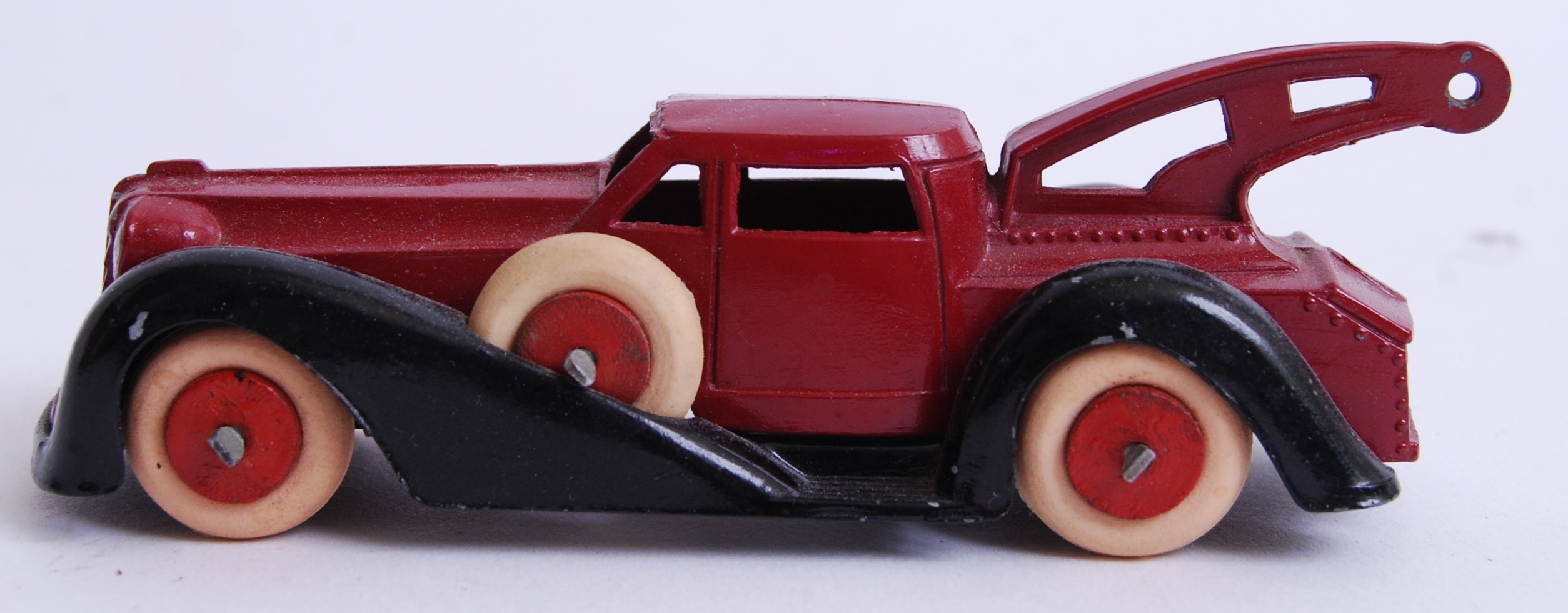 MANOIL: An original vintage Manoil Of NY American made diecast model car / truck. - Image 2 of 4