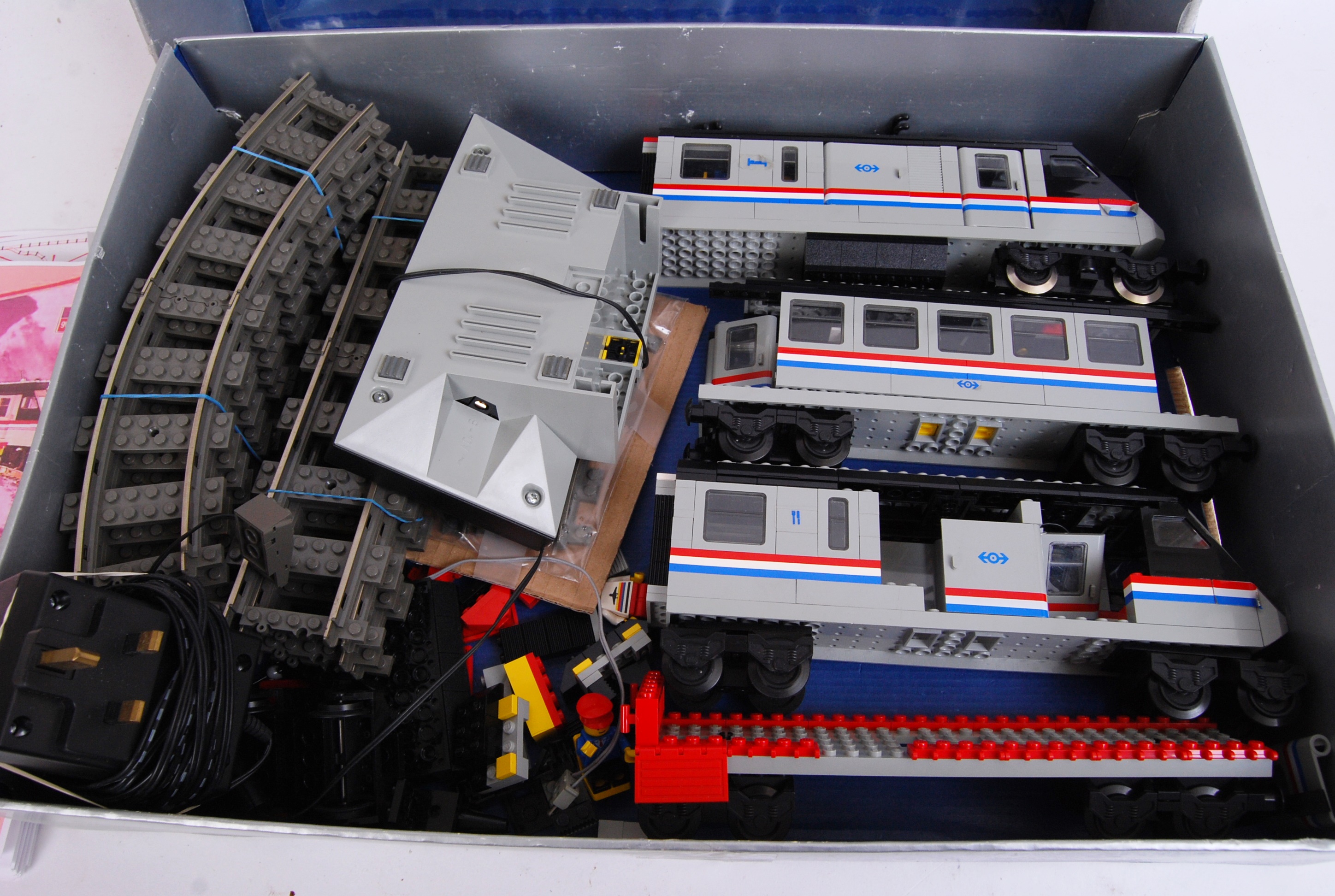 LEGO METROLINER; An original vintage Lego Metroliner 9v electric train set. - Image 2 of 5