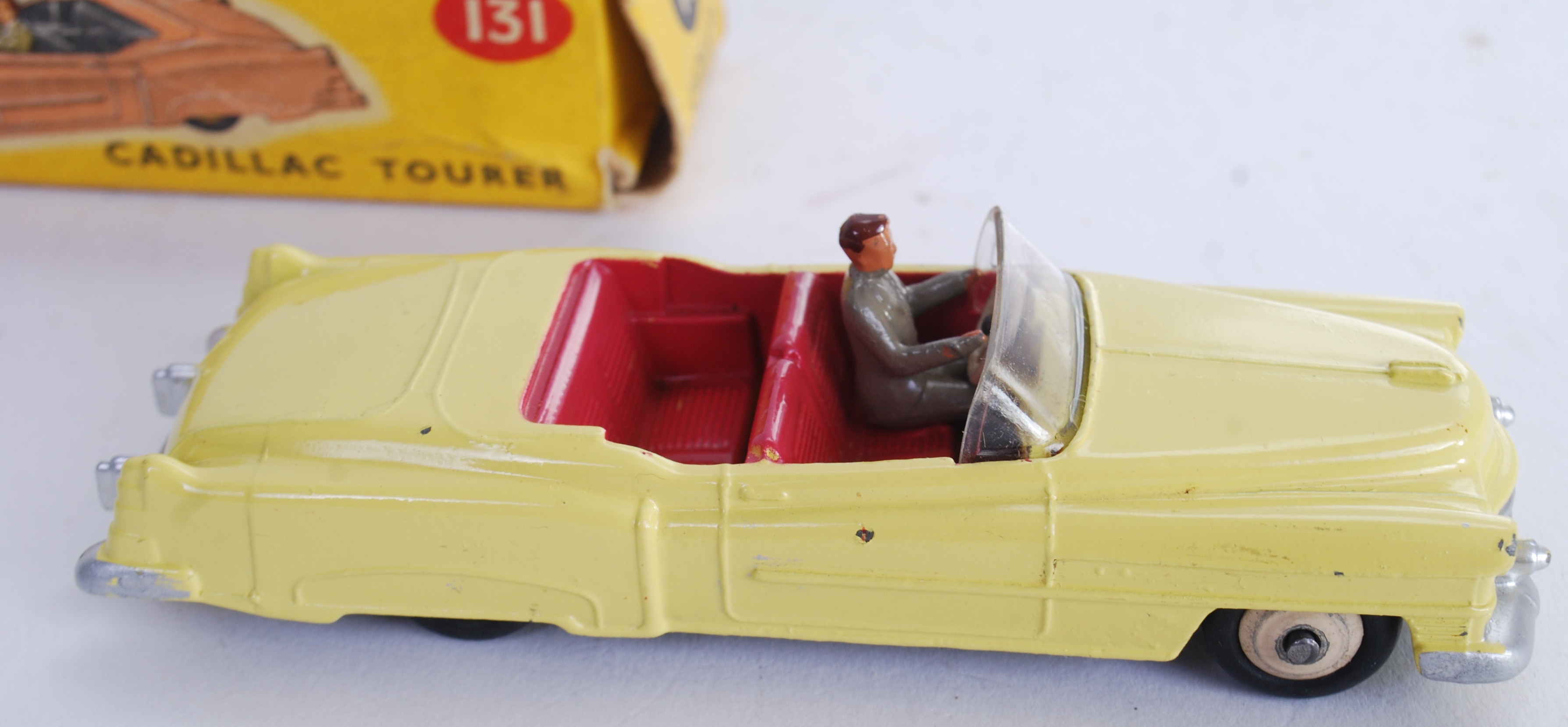 DINKY: An original vintage Dinky Toys 131 Cadillac Tourer diecast model car. - Image 3 of 5