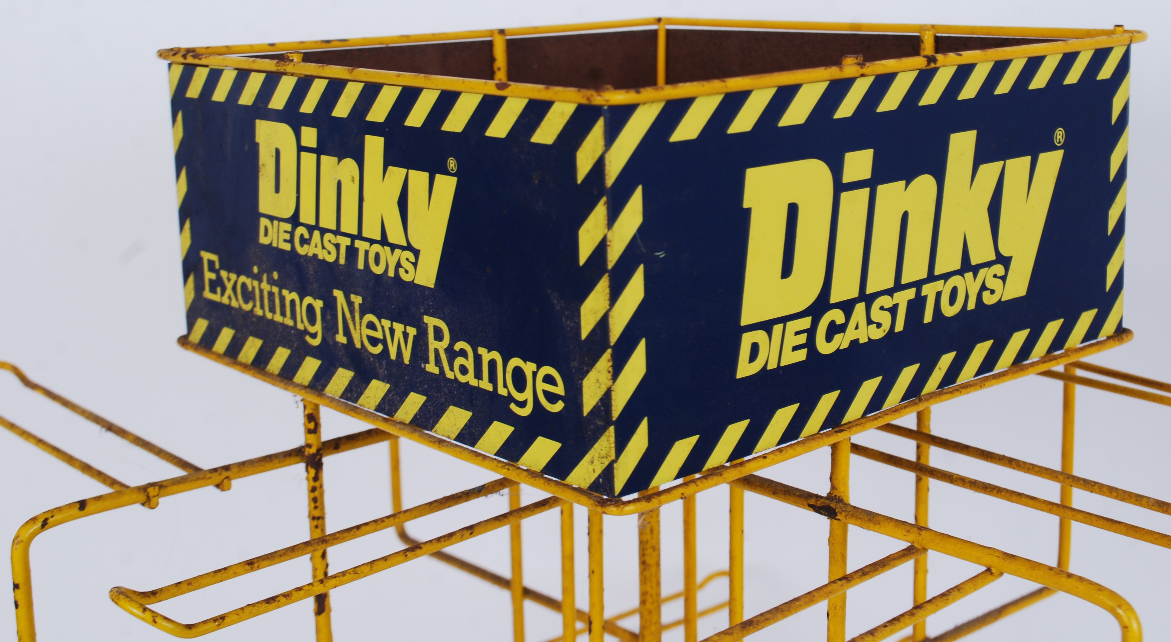 DINKY SHOP DISPLAY: An original vintage 1980's Dinky Toys rotating metal shop display hanger. - Image 3 of 4