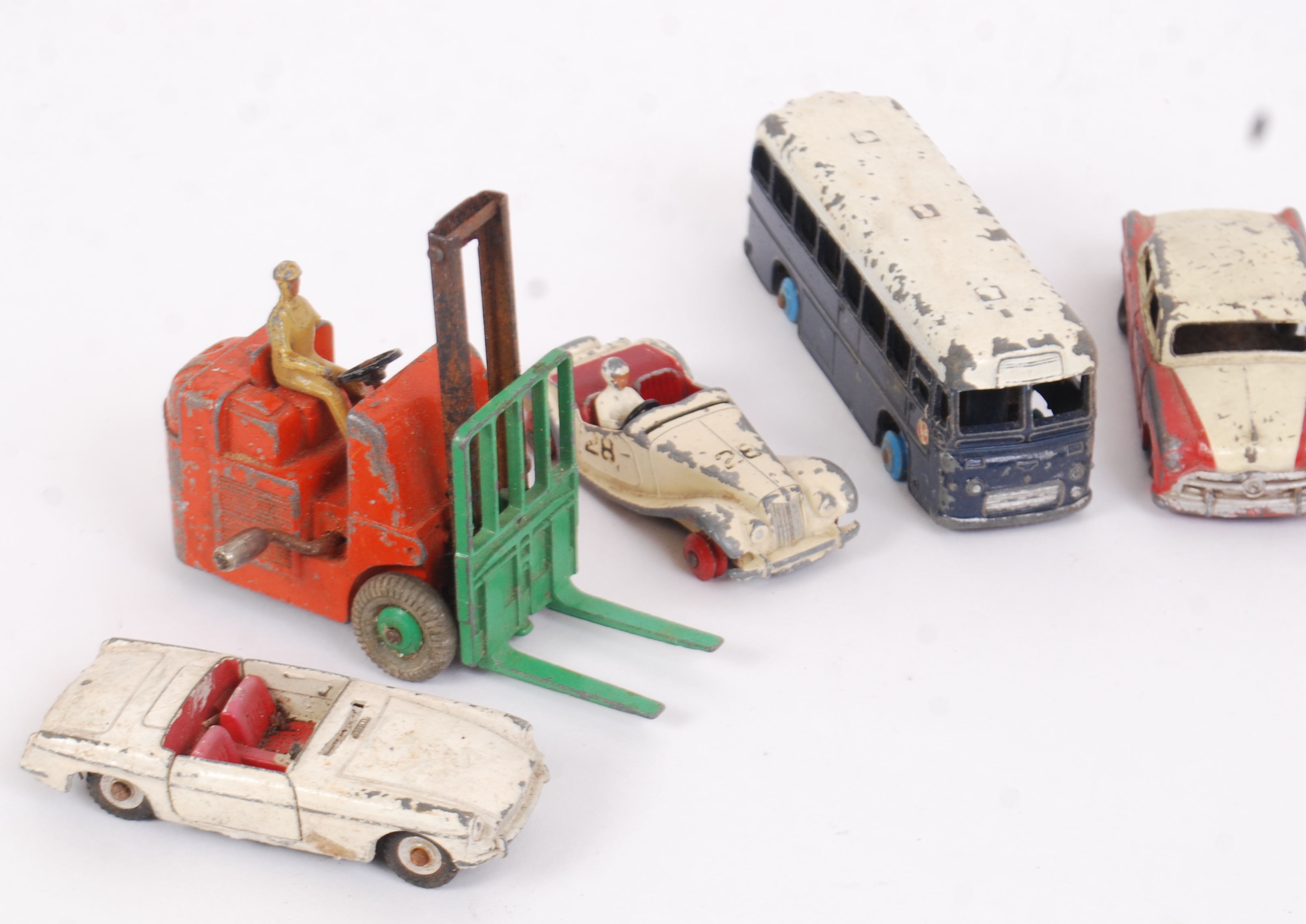 DINKY: A collection of 10x assorted vintage loose Dinky diecast model cars and vehicles to include; - Image 2 of 5