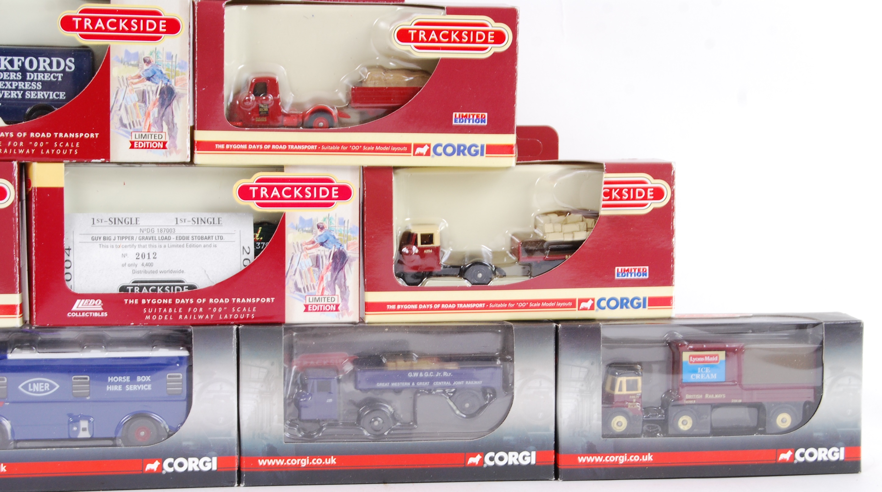 CORGI TRACKSIDE: A collection of 10x Corgi Trackside boxed diecast 00 gauge 1:76 scale models. - Image 3 of 4