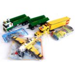 LEGO: A collection of loose Lego to include all part / fully built sets - 3221 Lego City Truck,