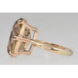 A vintage 9ct gold ring marked 9ct and t