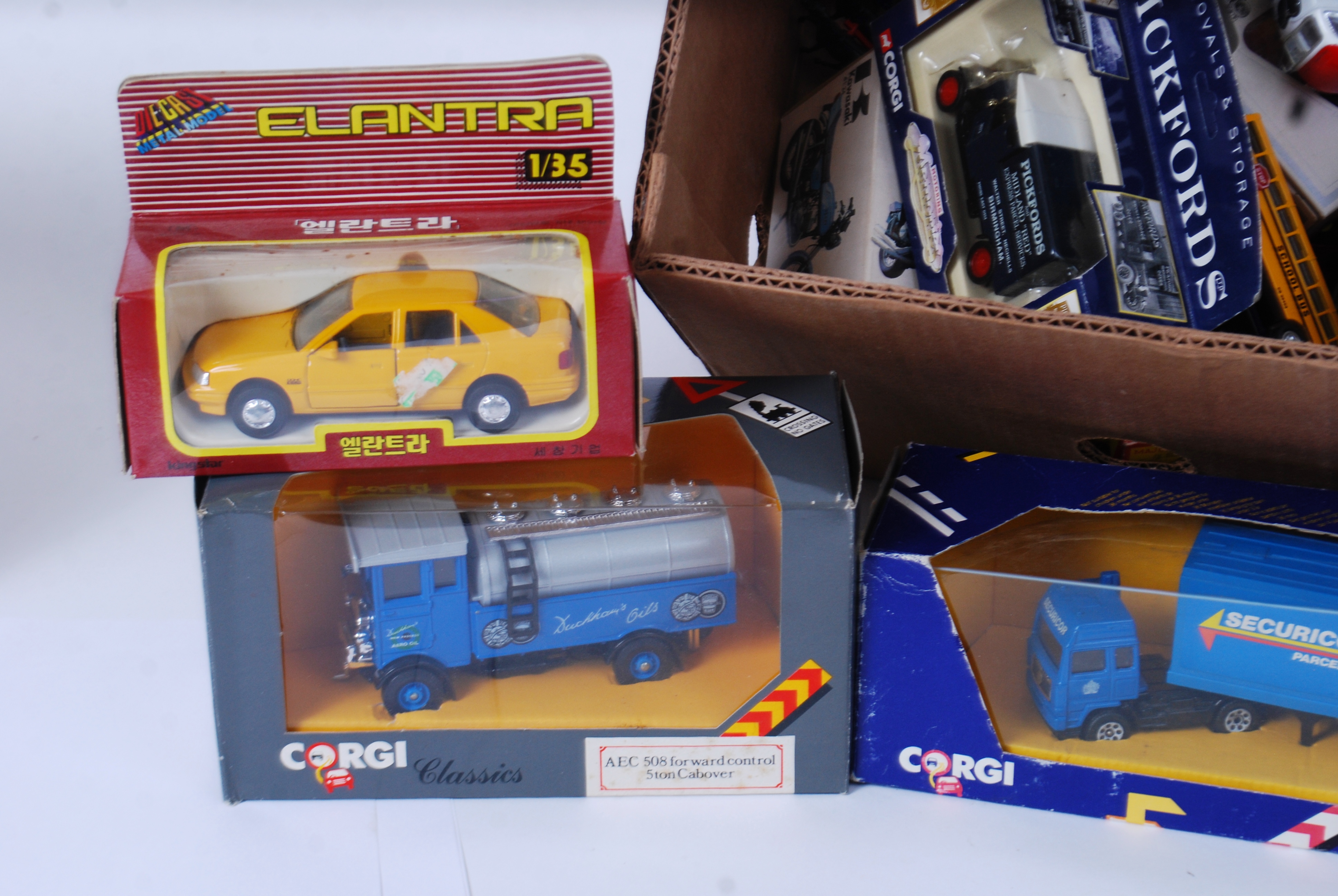 DIECAST: A collection of assorted boxed - Image 3 of 4