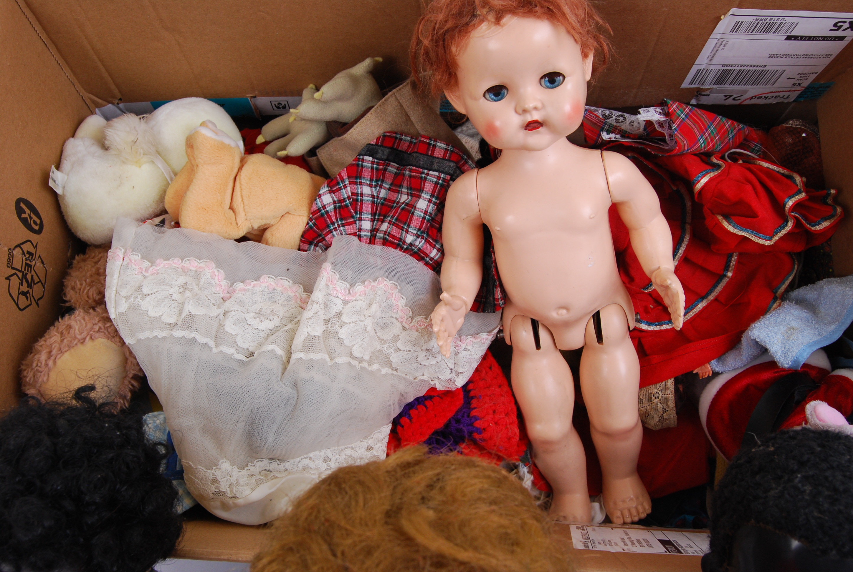 DOLLS: A collection of vintage dolls to - Image 3 of 4