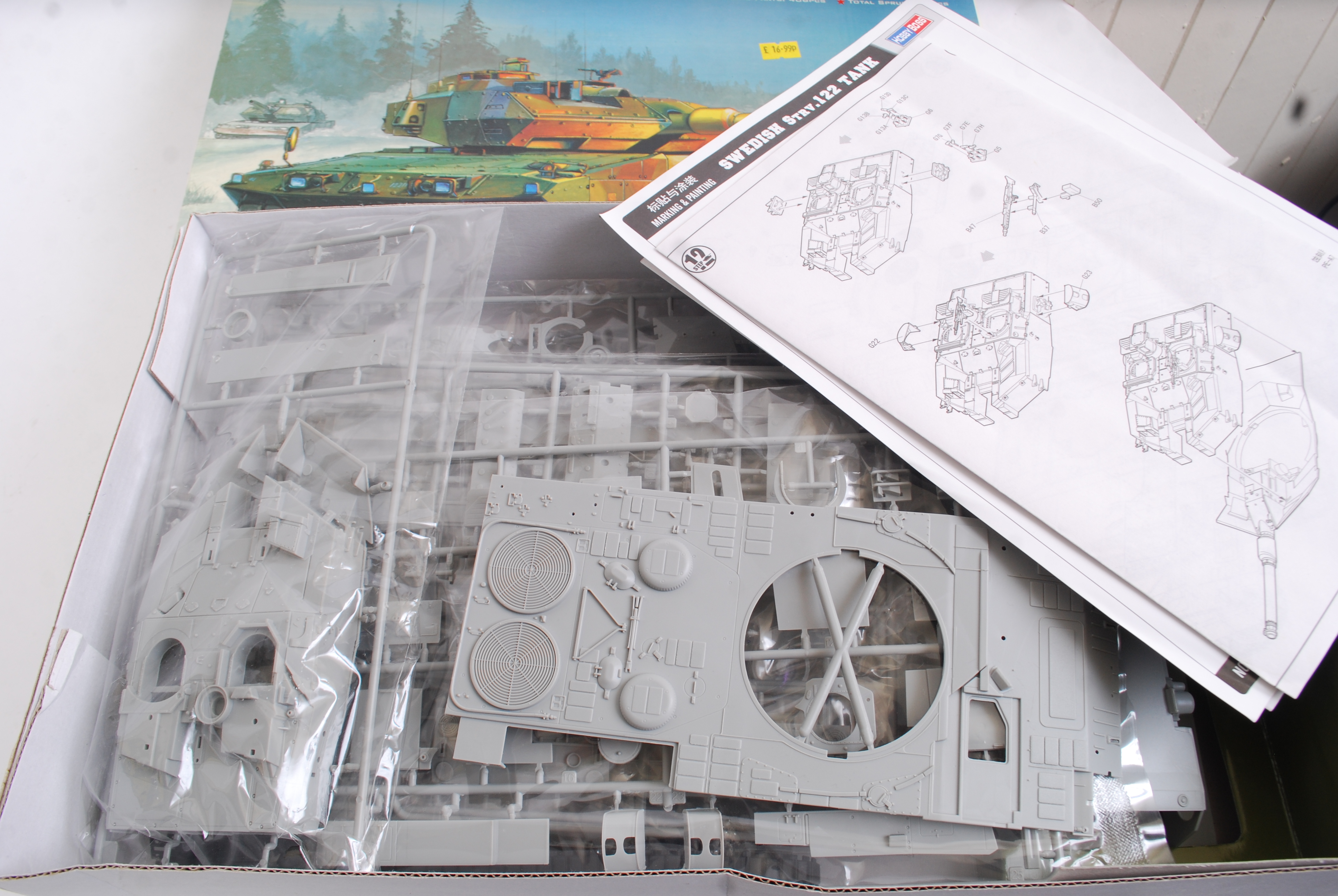 MODEL KITS: A collection of 3x vintage m - Image 5 of 5