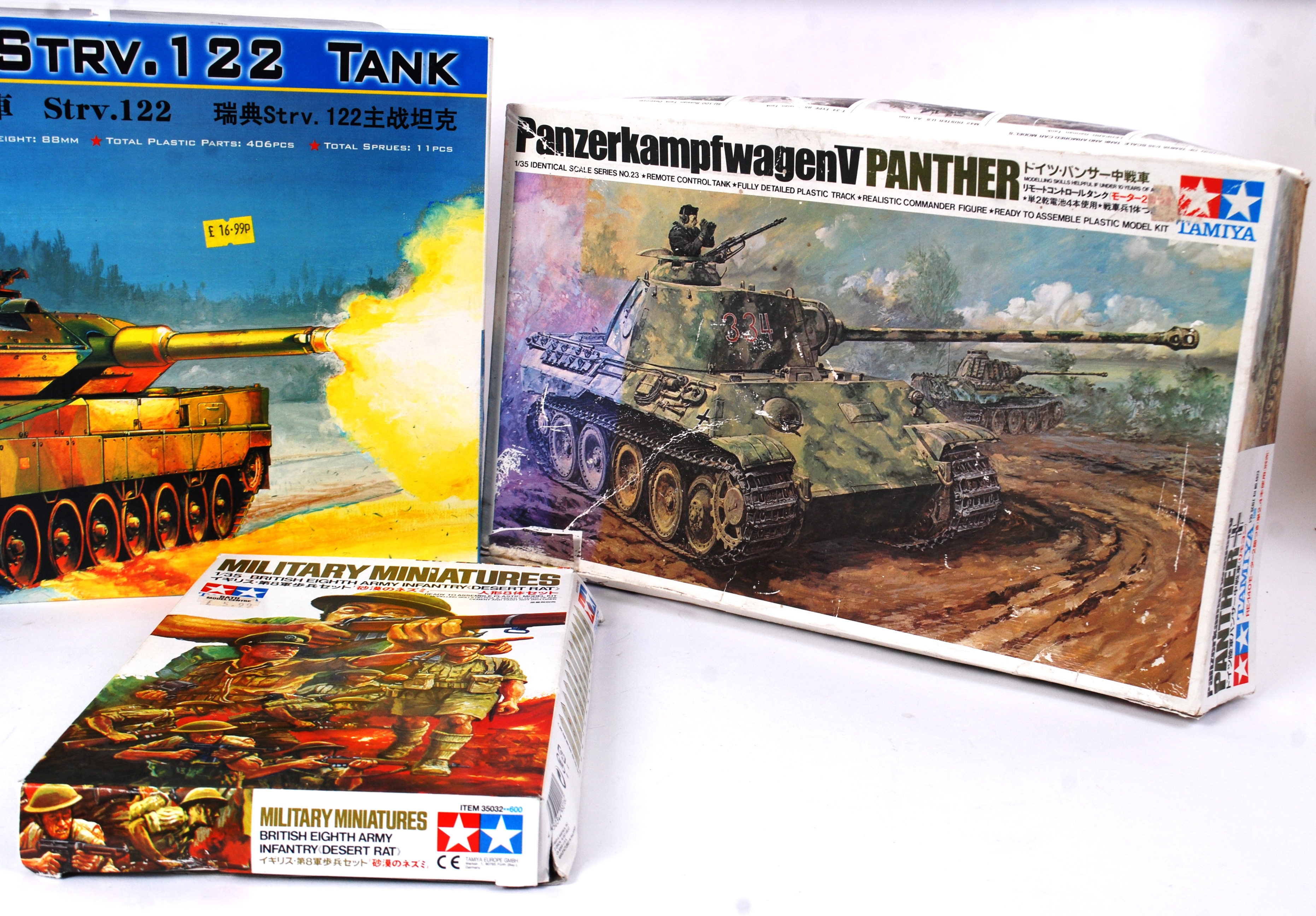 MODEL KITS: A collection of 3x vintage m - Image 3 of 5