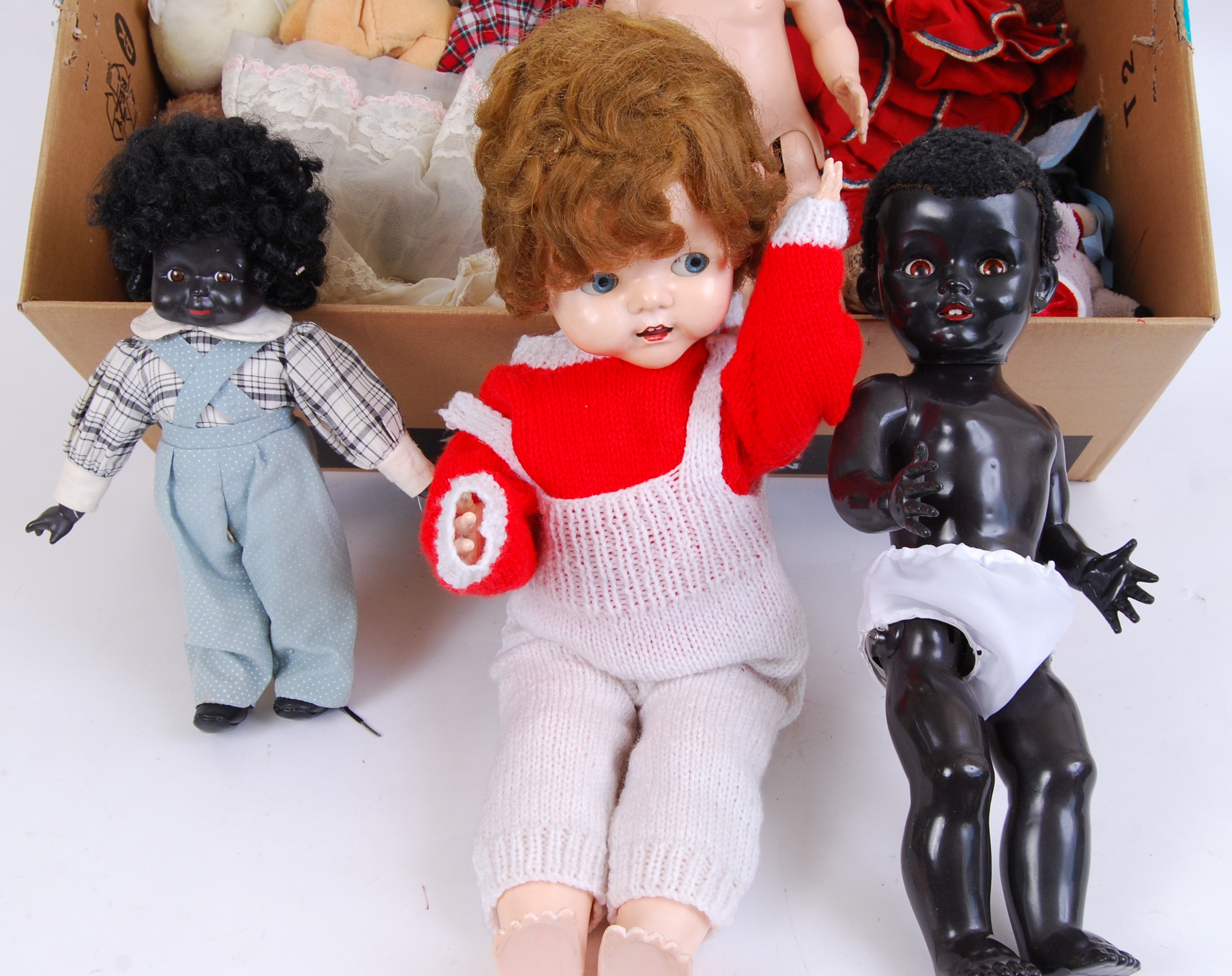 DOLLS: A collection of vintage dolls to - Image 2 of 4