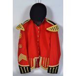DRESS TUNIC: A fantastic Scottish regimental dress tunic staff set,