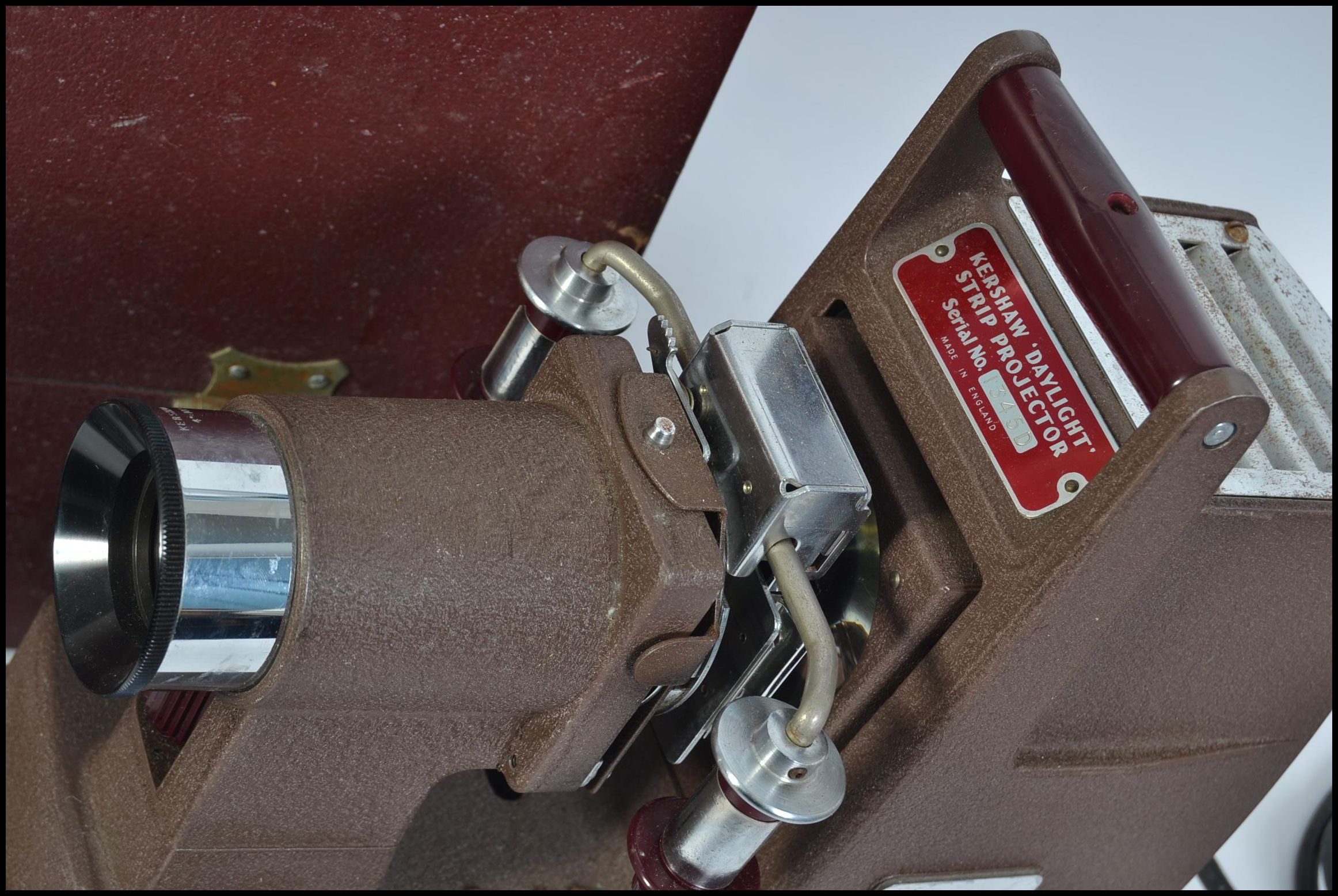 A vintage mid century Kershaw Strip projector complete with bulbs and in the original portable - Image 2 of 3