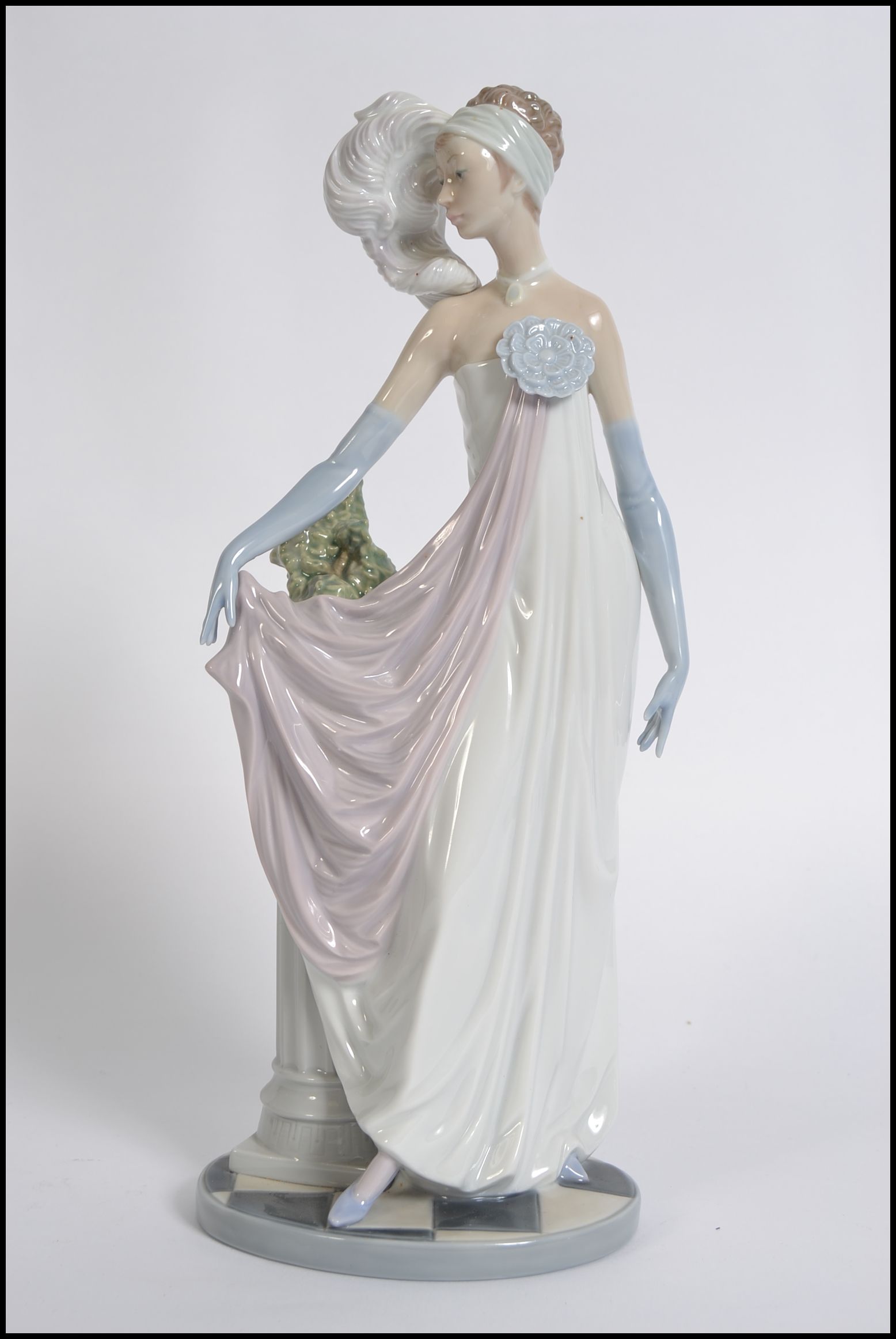 A Lladro figure of a 1920's lady " Dama Charleston ", 5283, height 35cm stamped to base.