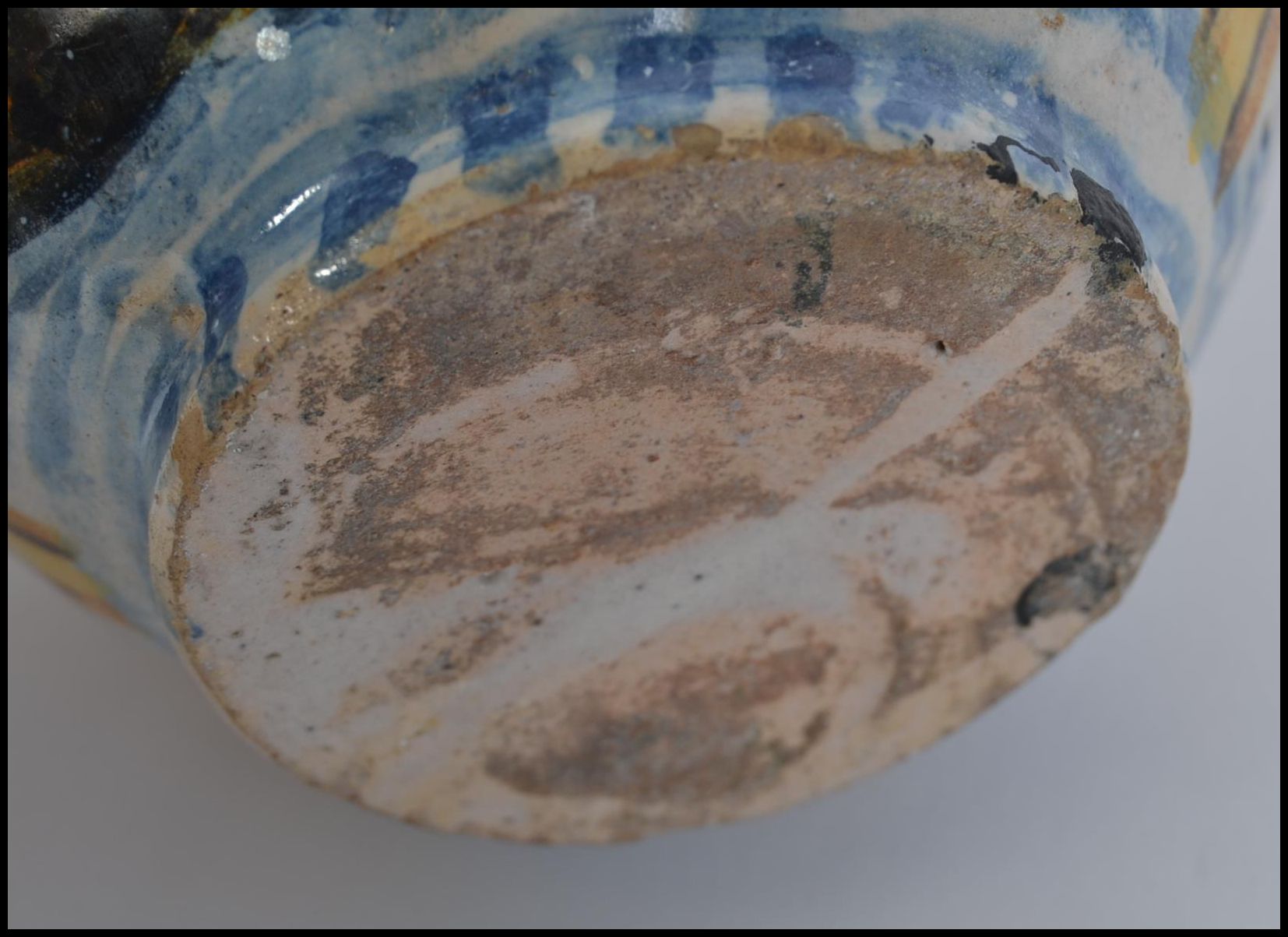 A Small 19th Century Faience possible Apothecary Jug inscribed V G BRVGGHE below the pinched spout - Image 6 of 6