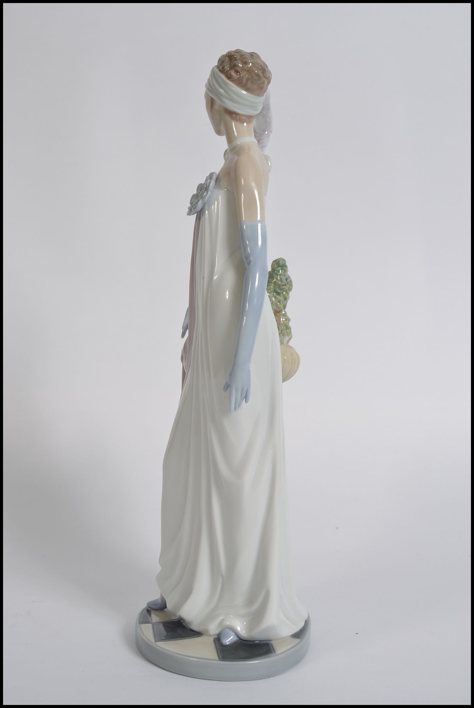 A Lladro figure of a 1920's lady " Dama Charleston ", 5283, height 35cm stamped to base. - Image 3 of 5