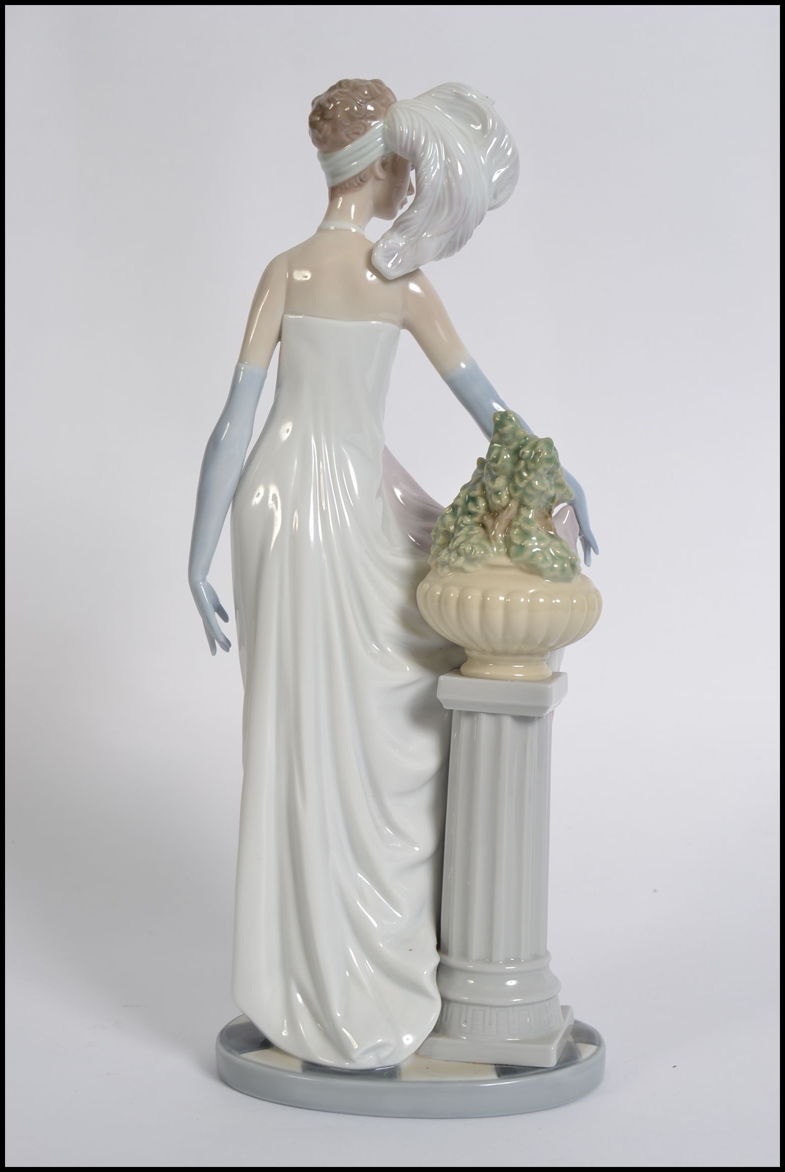 A Lladro figure of a 1920's lady " Dama Charleston ", 5283, height 35cm stamped to base. - Image 5 of 5