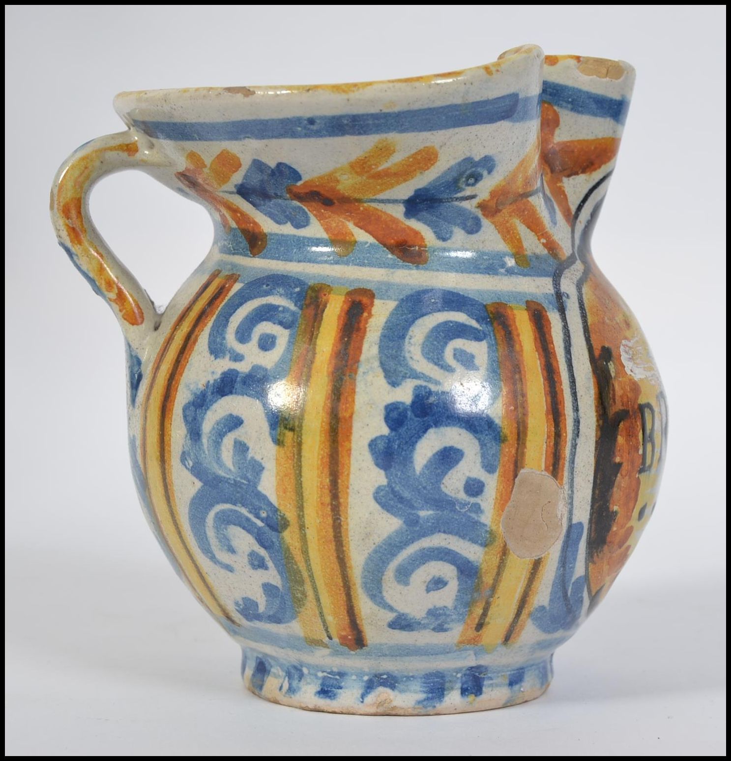 A Small 19th Century Faience possible Apothecary Jug inscribed V G BRVGGHE below the pinched spout - Image 4 of 6