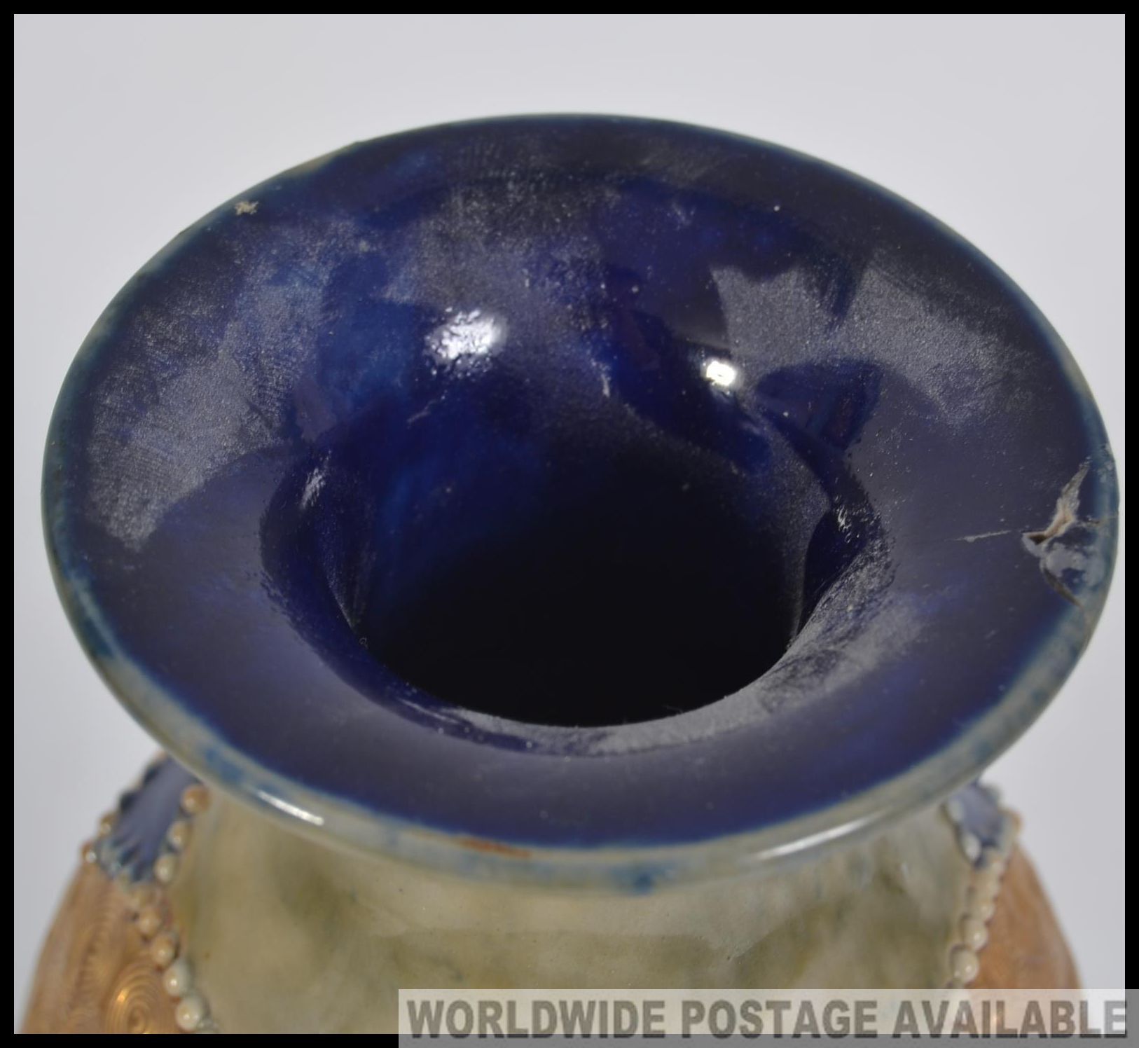 An early 20th century Doulton Lambeth stoneware glazed vase having blue rim with gilded finish - Bild 3 aus 4