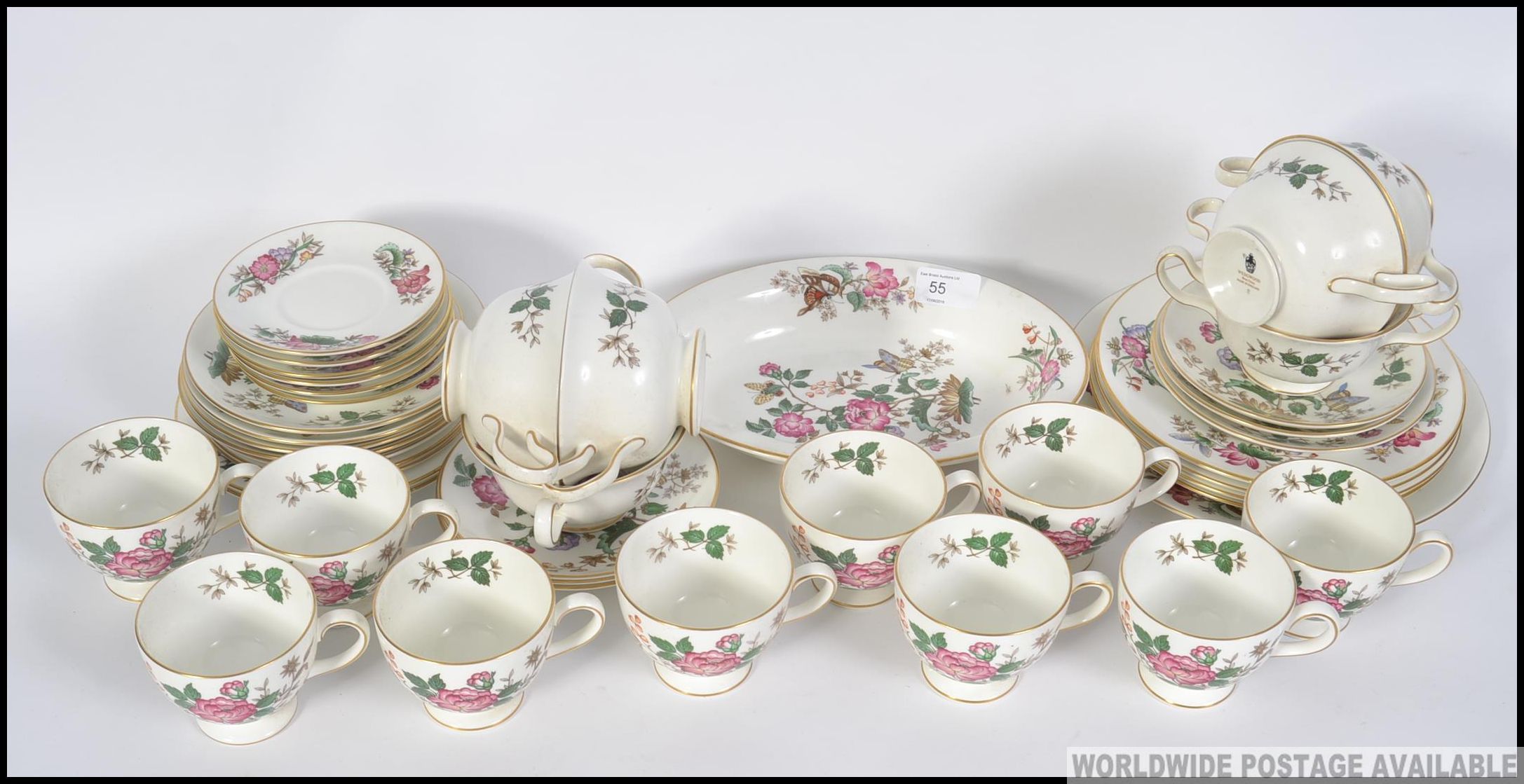 A Wedgwood Charnwood pattern part dinner / tea service comprising cups, saucers, plates, - Bild 2 aus 3