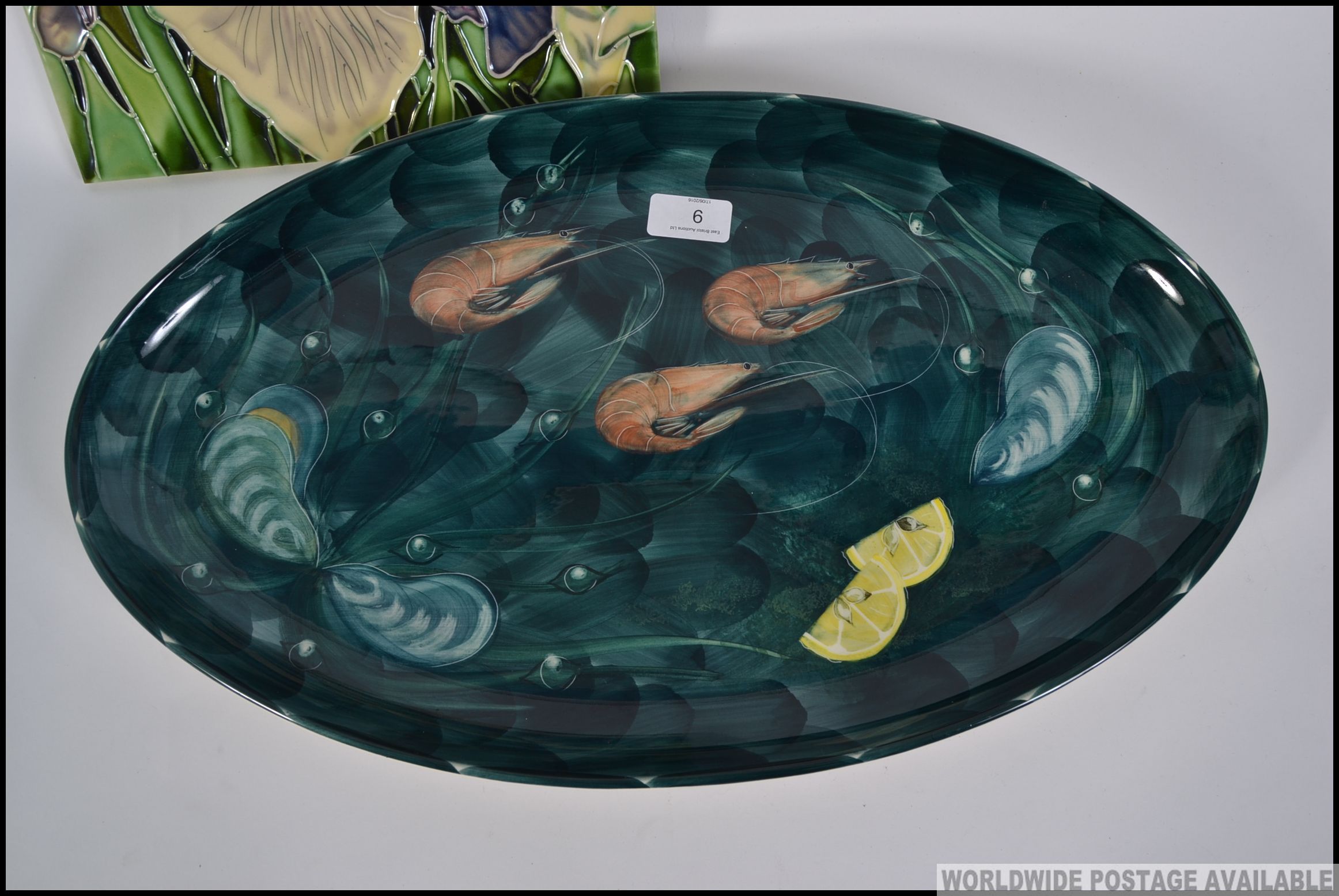 A fantastic fruit de mer inspired painted plate by Jersey Potteries having stunning prawn and - Image 2 of 5