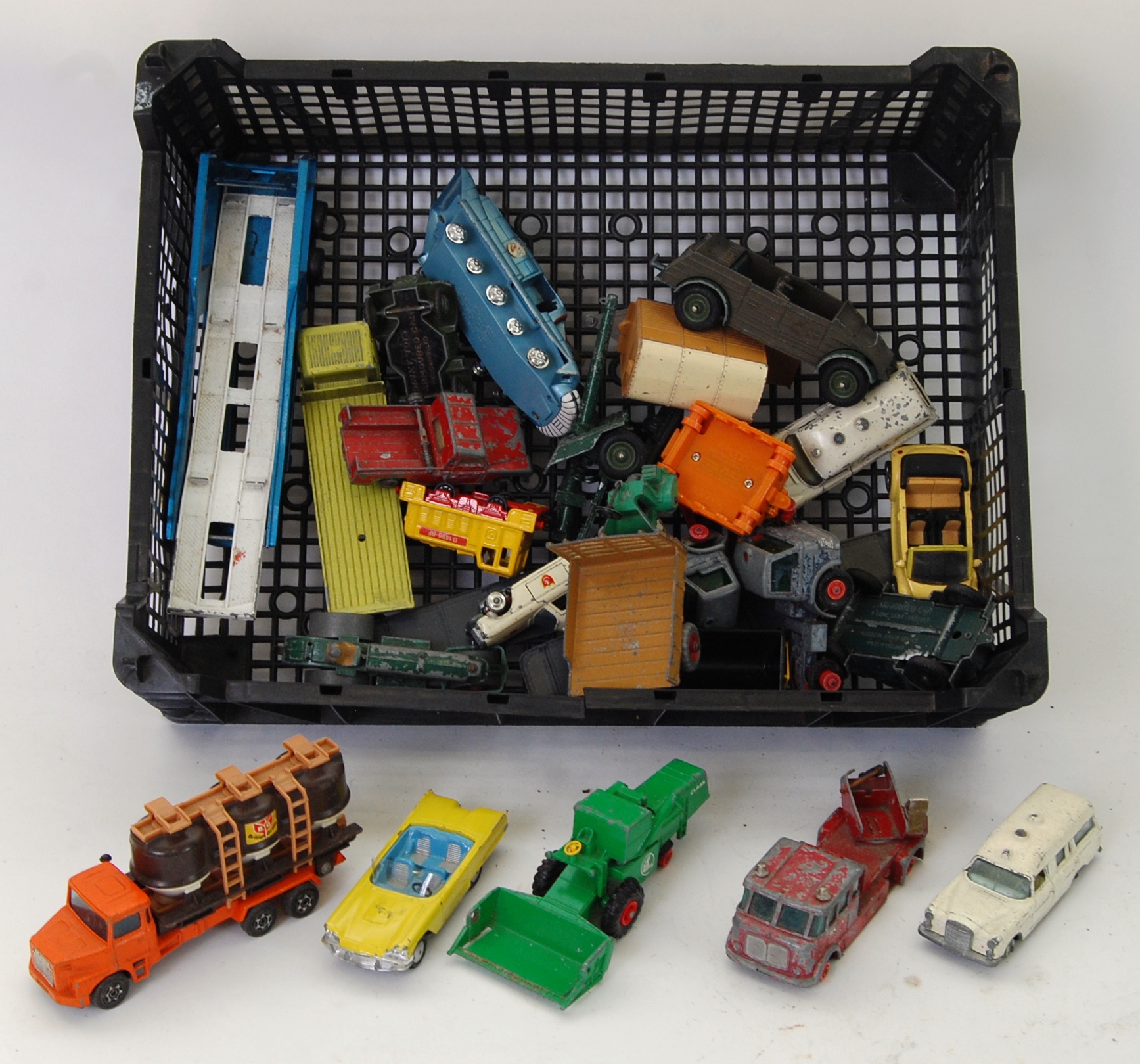 DIECAST: A collection of assorted loose