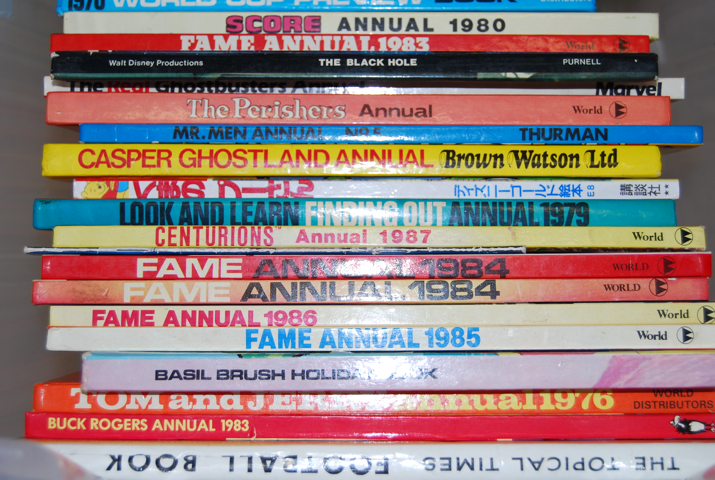 ANNUALS; A good collection of vintage TV / Film related annuals and books to include: Ghostbusters, - Image 2 of 4