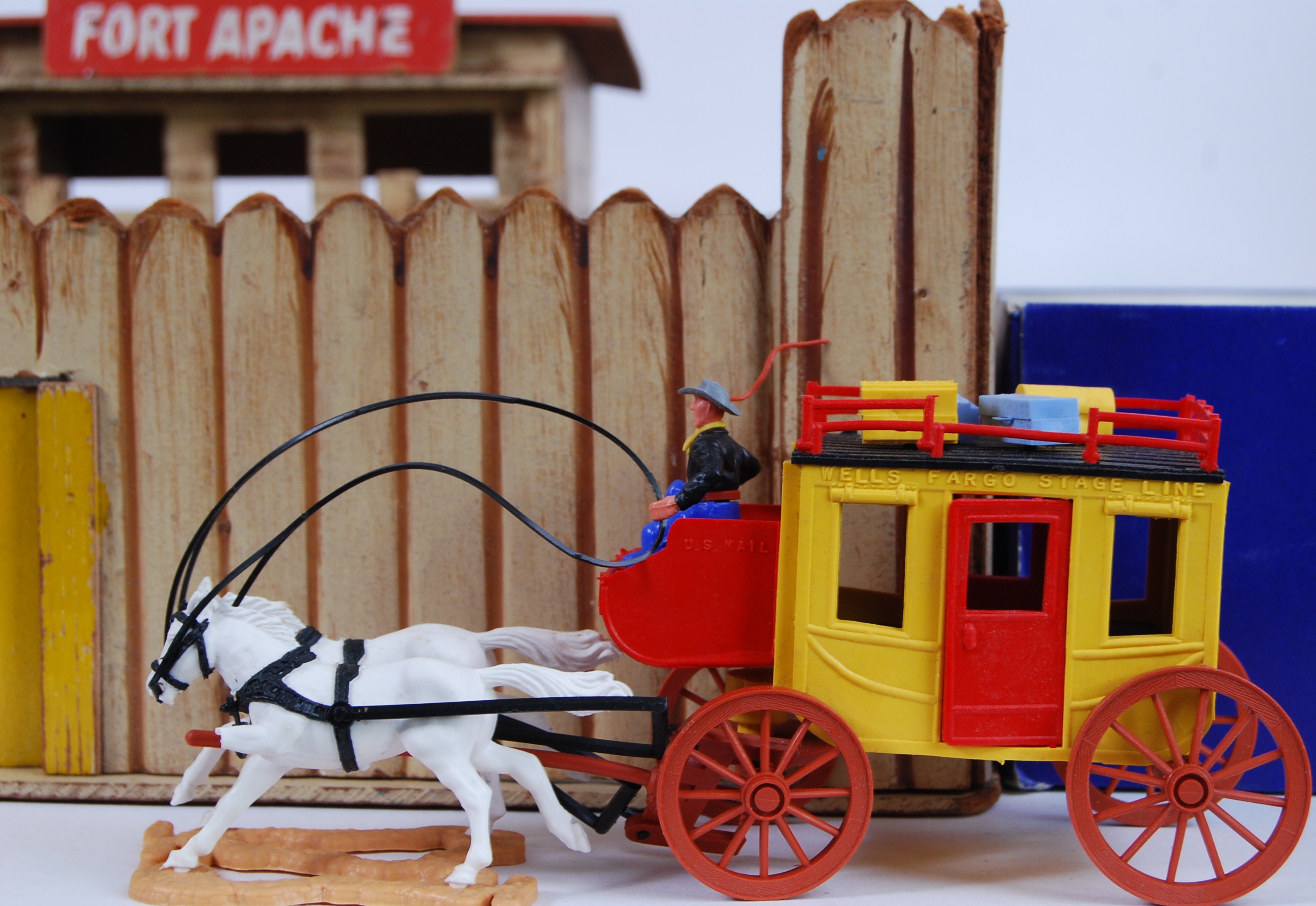 FORT APACHE: A vintage, believed Timpo Toys, ' Fort Apache ' toy soldier fort, - Image 3 of 6