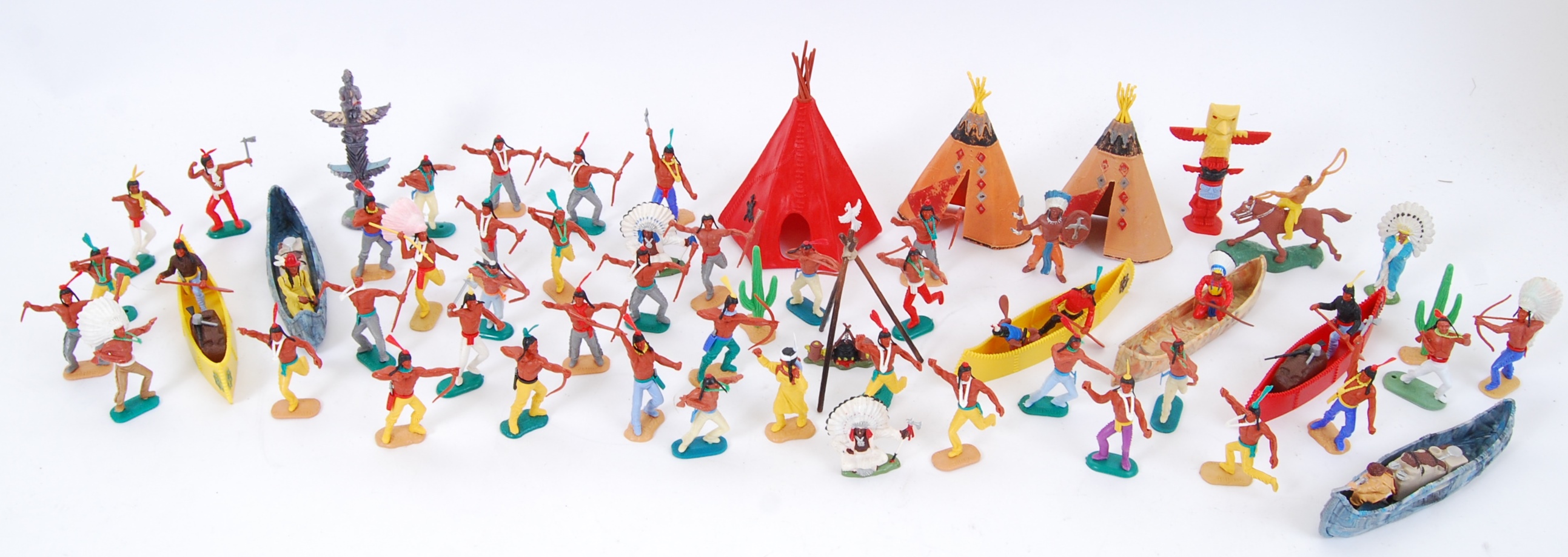 COWBOYS & INDIANS; A good selection of vintage plastic Cowboys & Indians - Britains, Timpo, - Image 2 of 9