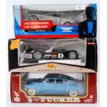 1:18 SCALE: A collection of 3x 1:18 scale boxed diecast models to include a James Bond 007 Aston