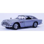 DANBURY MINT DB5: A rare 1:24 scale diecast model James Bond Aston Martin DB5 made by Danbury Mint.